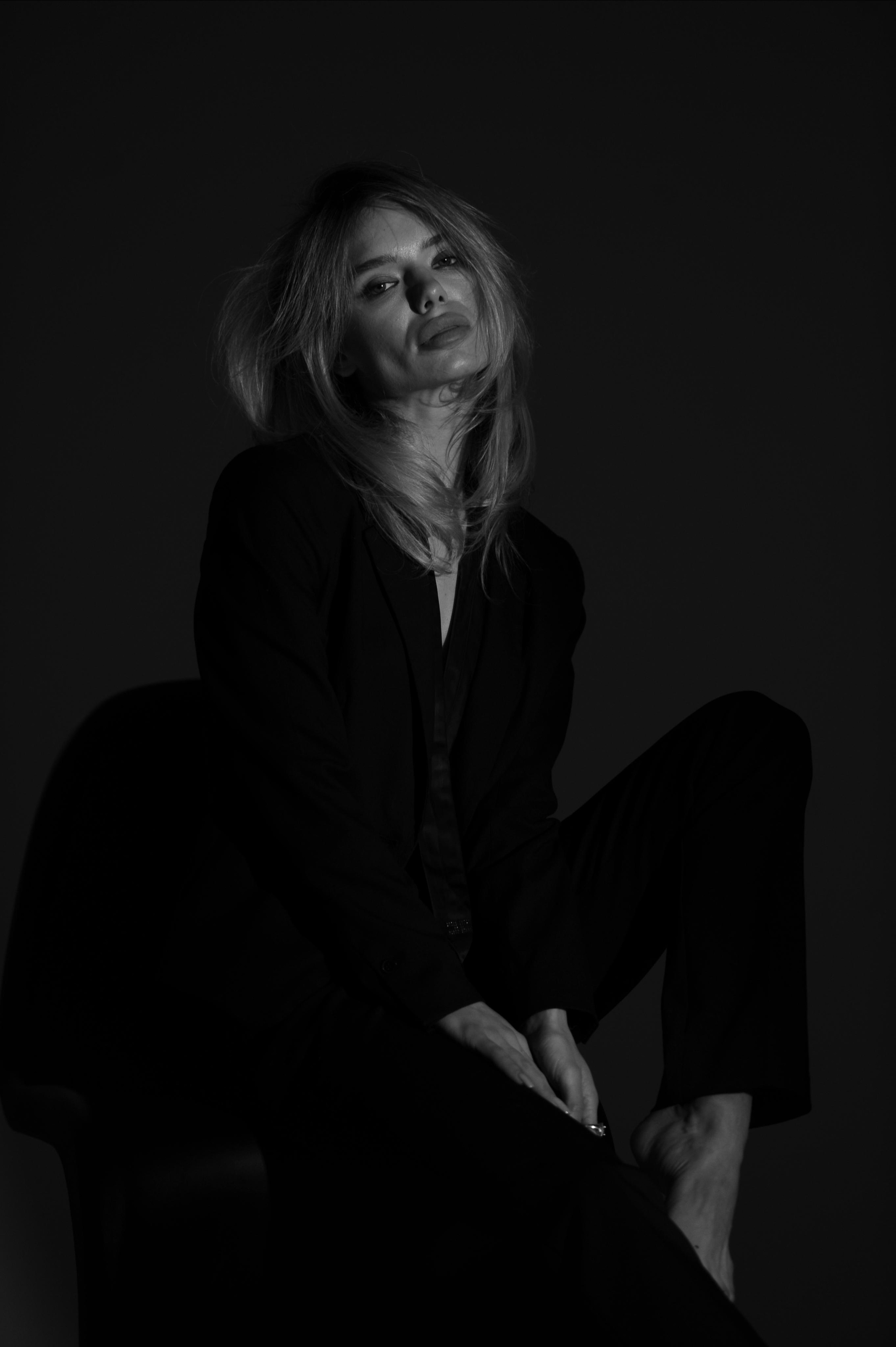 Фотосессия в стиле минимализм. Александр Mr.Brass — фотографирую женский портрет в Москве