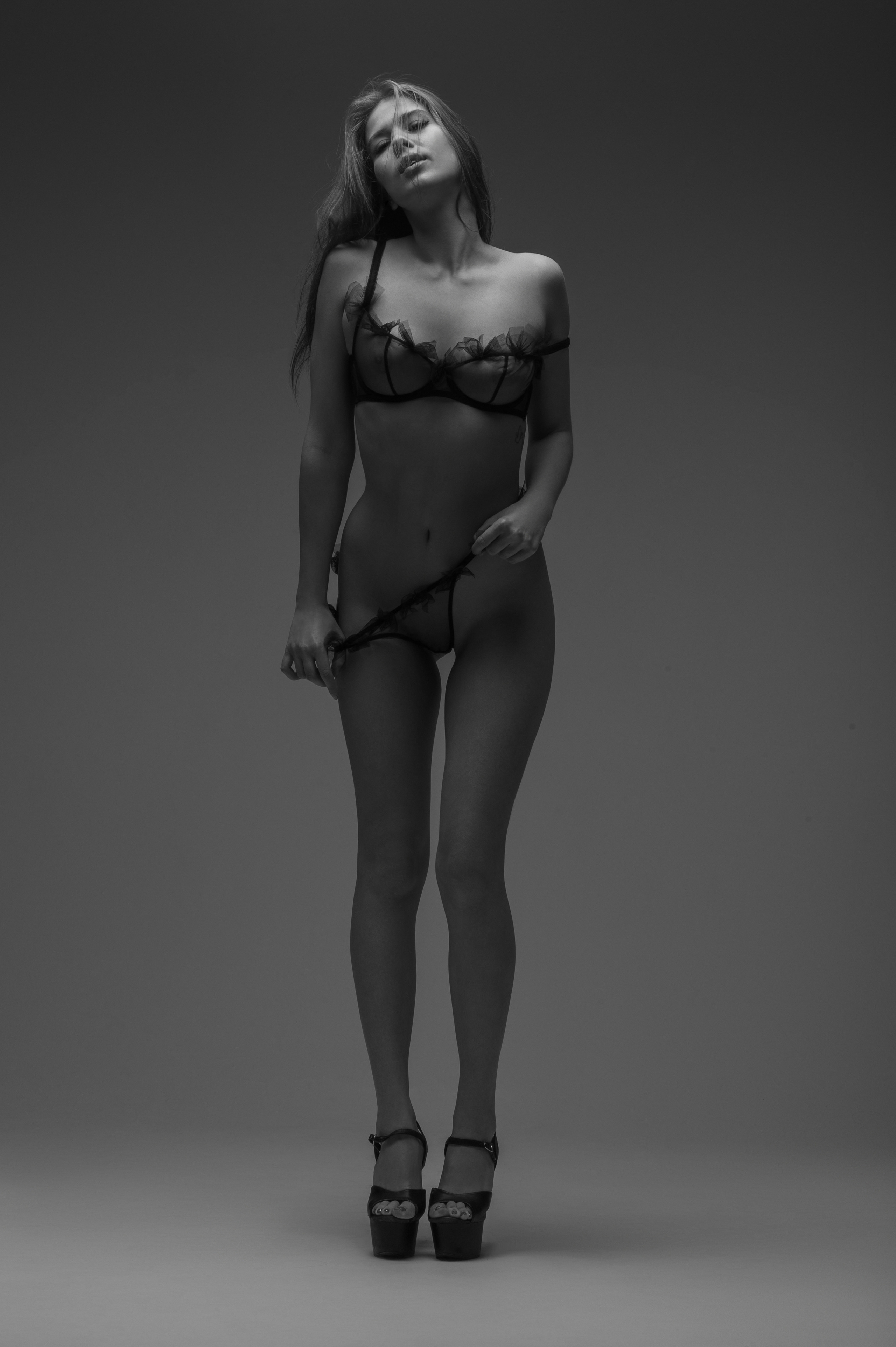 Фотосессия в стиле минимализм. Александр Mr.Brass — фотографирую женский портрет в Москве