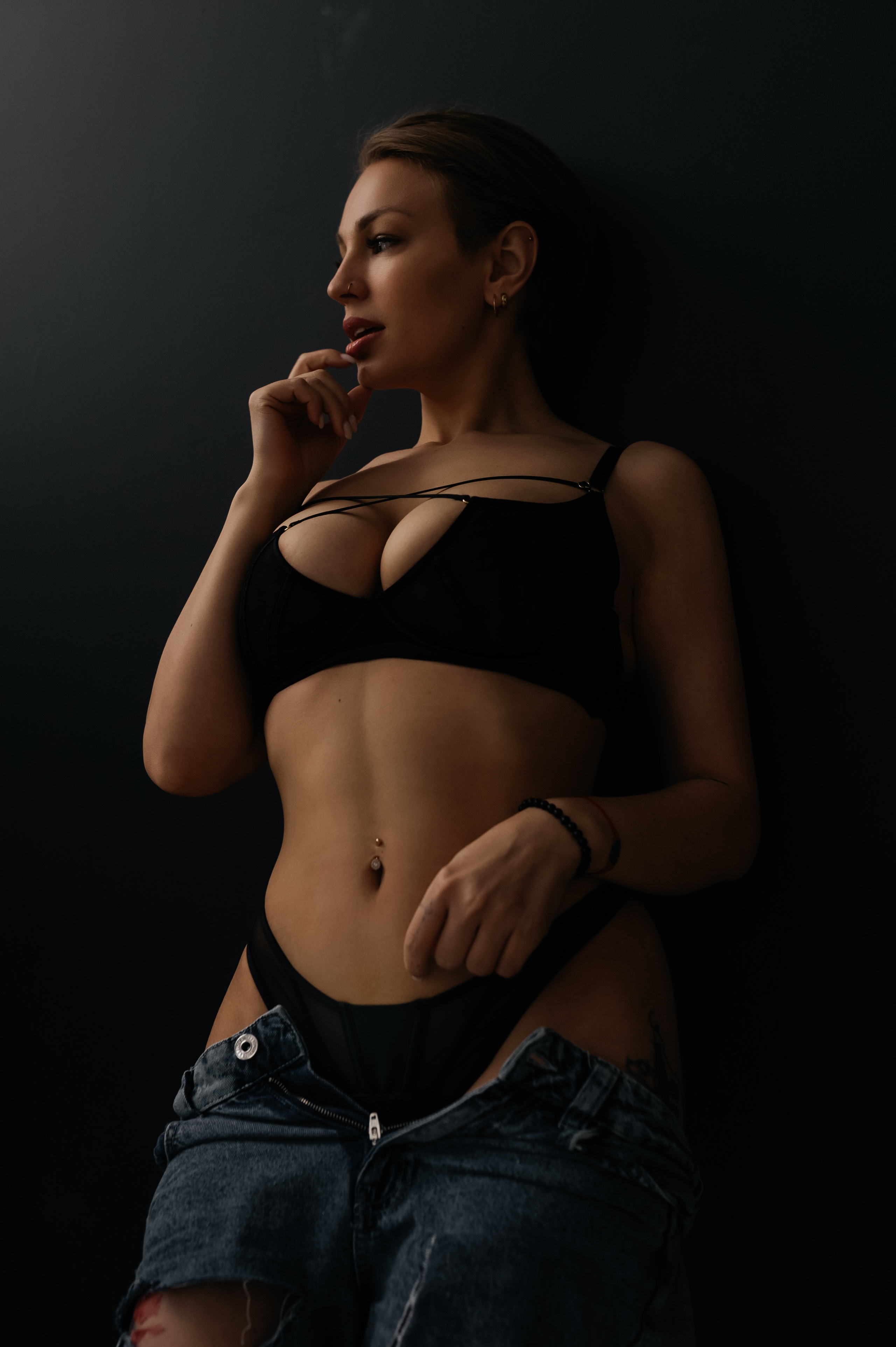 Фотосессия в стиле минимализм. Александр Mr.Brass — фотографирую женский портрет в Москве