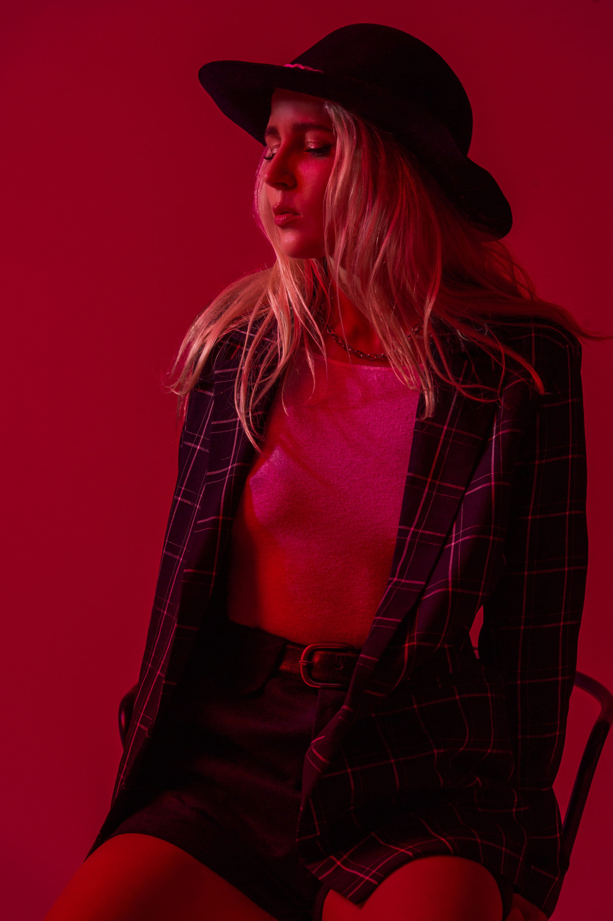 Фотосессия в стиле минимализм. Александр Mr.Brass — фотографирую женский портрет в Москве