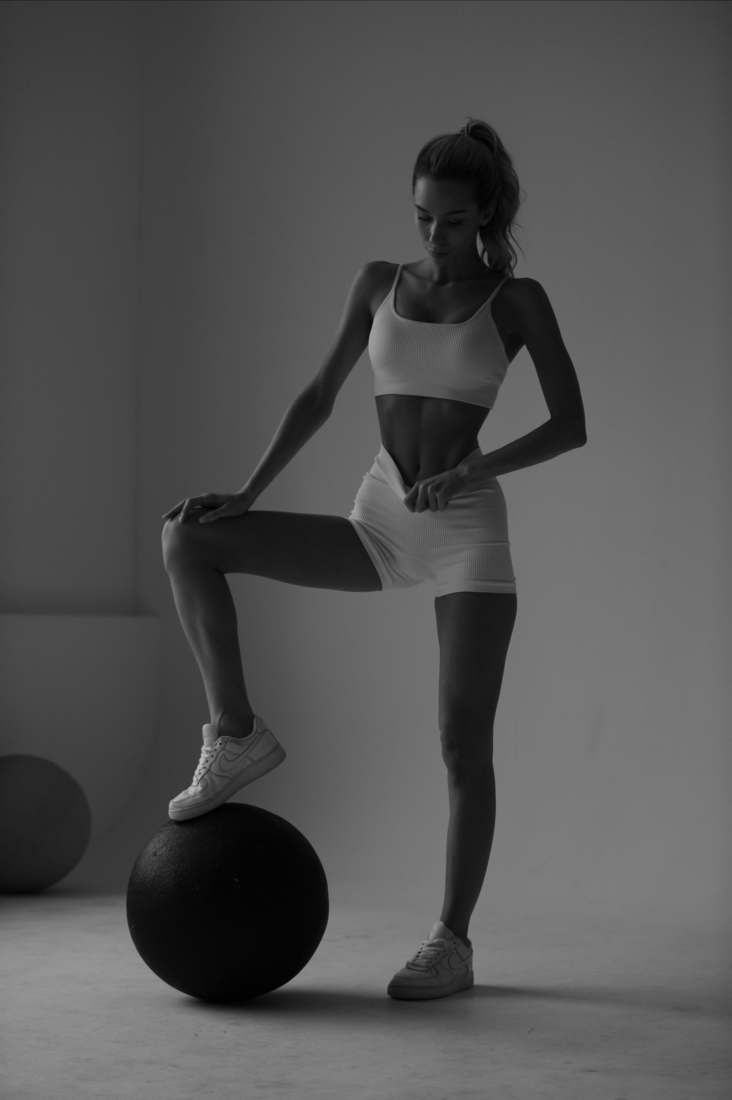 Фотосессия в стиле минимализм. Александр Mr.Brass — фотографирую женский портрет в Москве