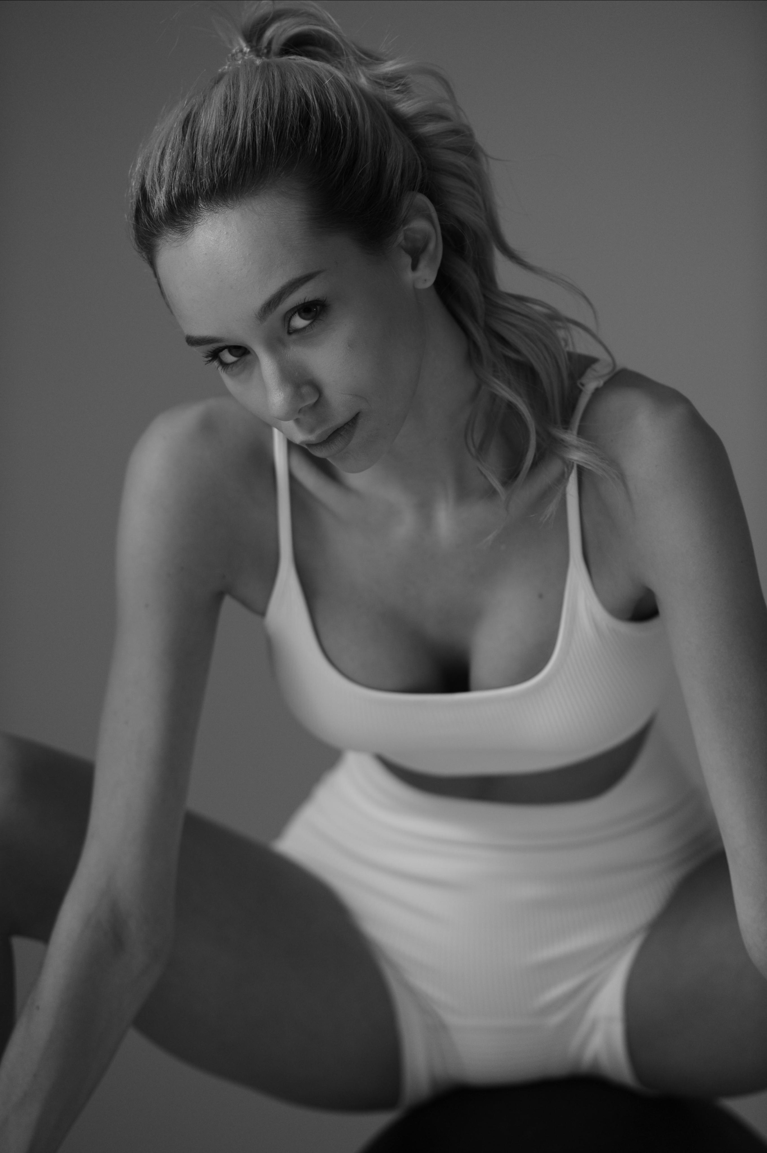 Фотосессия в стиле минимализм. Александр Mr.Brass — фотографирую женский портрет в Москве