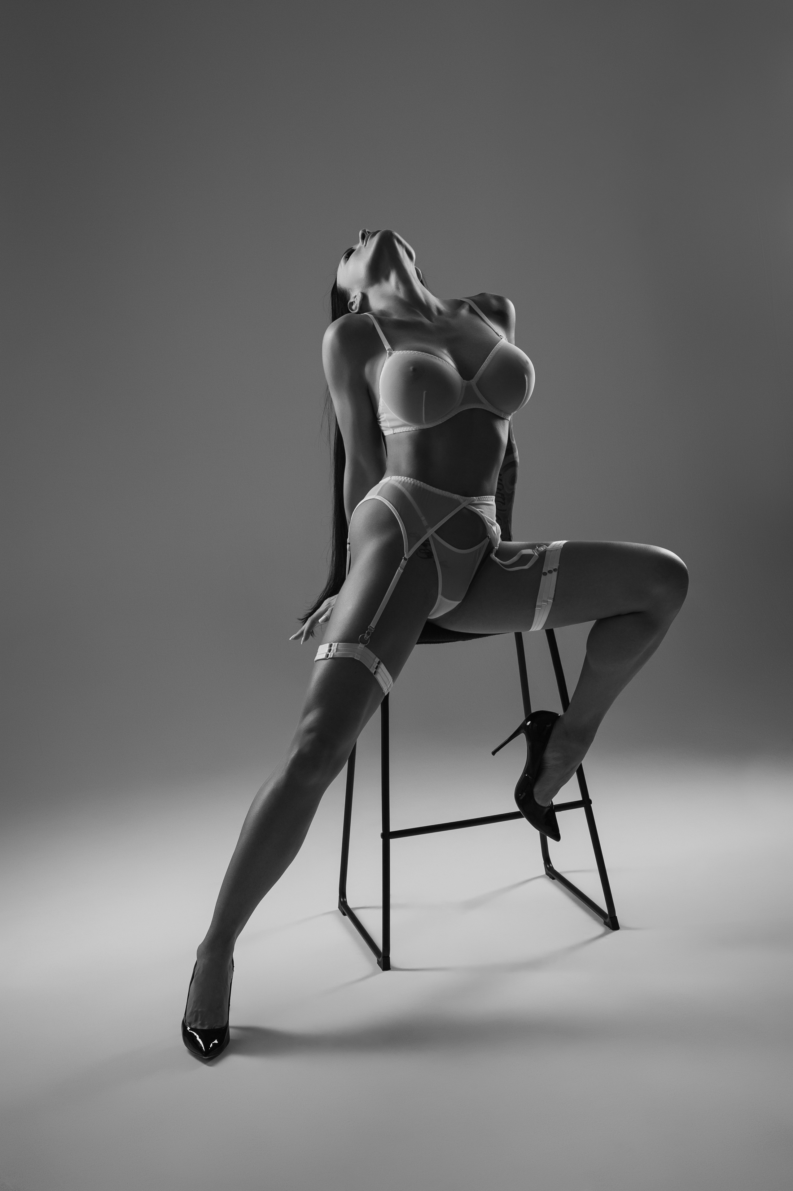 Фотосессия в стиле минимализм. Александр Mr.Brass — фотографирую женский портрет в Москве