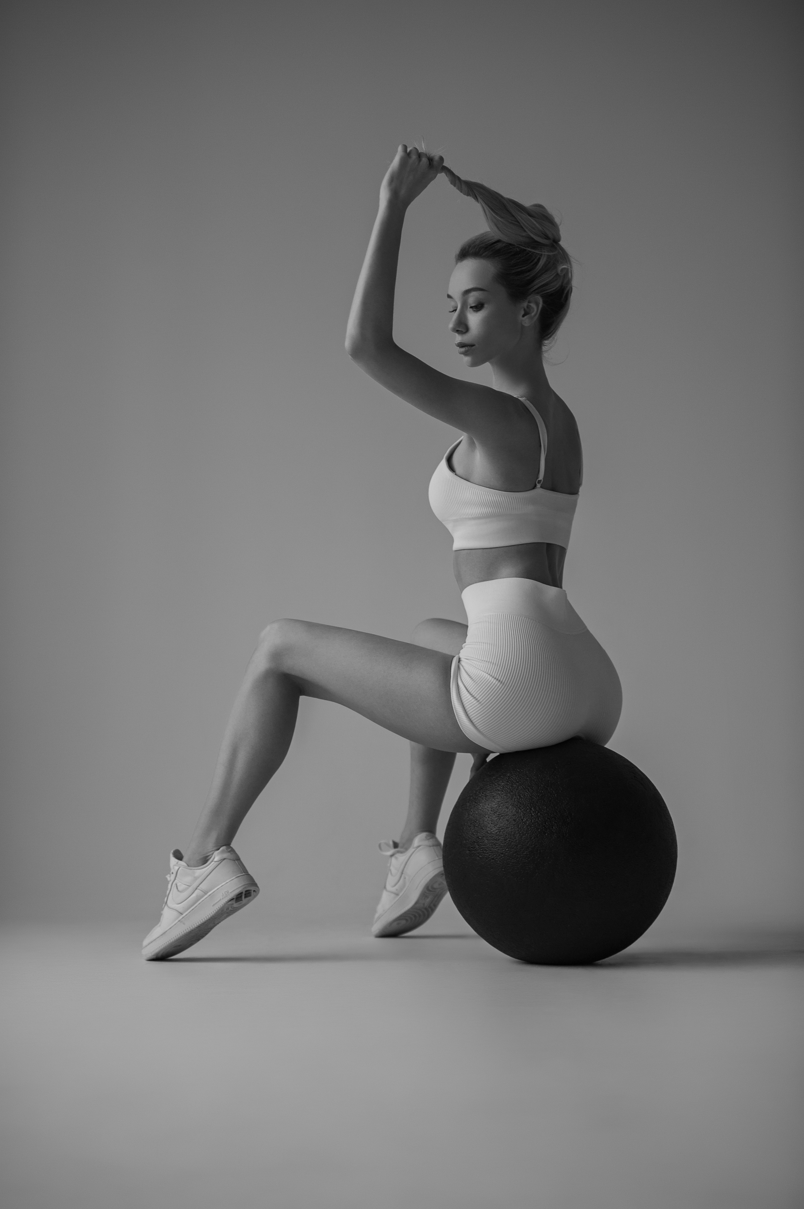 Фотосессия в стиле минимализм. Александр Mr.Brass — фотографирую женский портрет в Москве