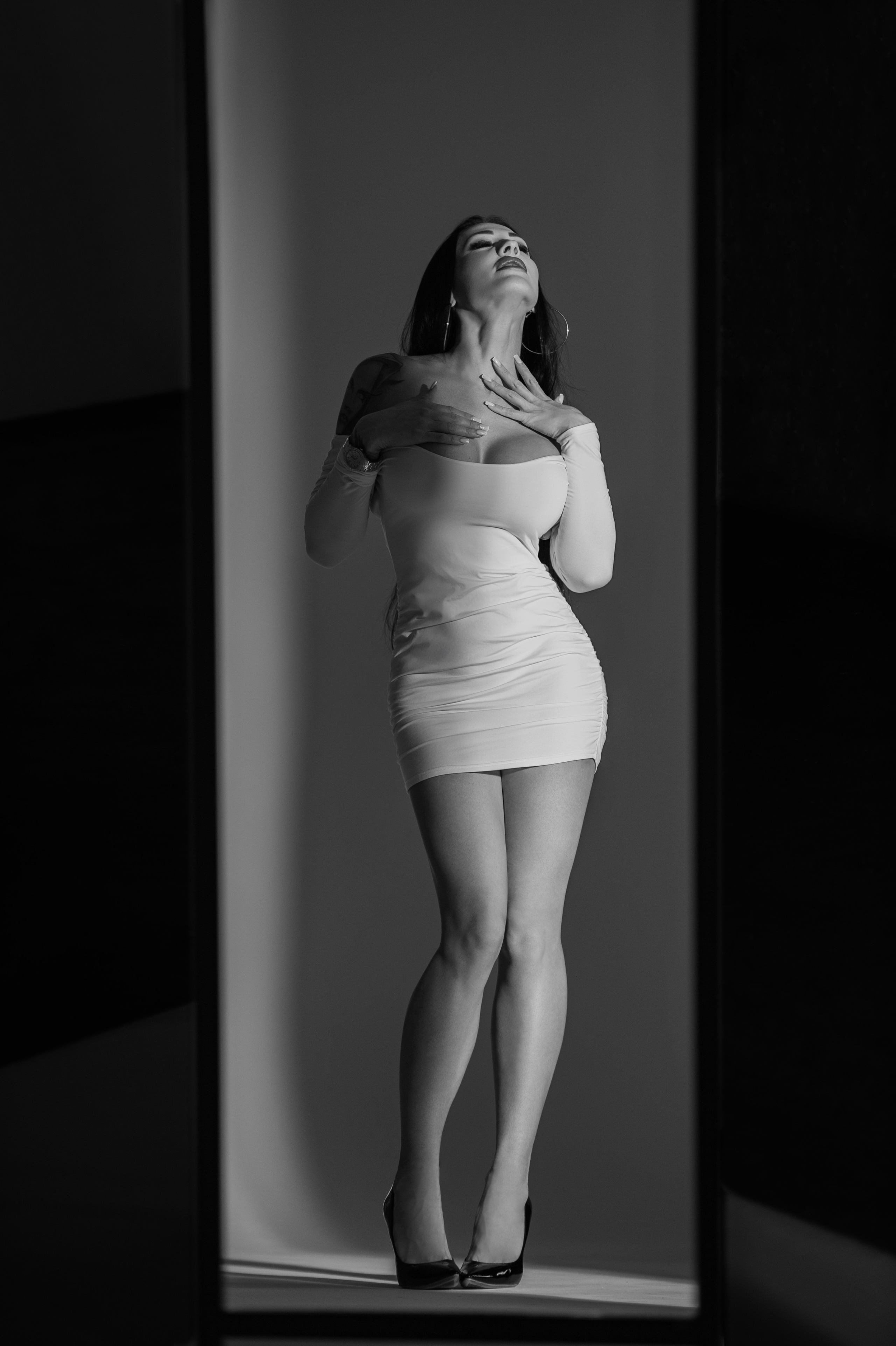 Фотосессия в стиле минимализм. Александр Mr.Brass — фотографирую женский портрет в Москве