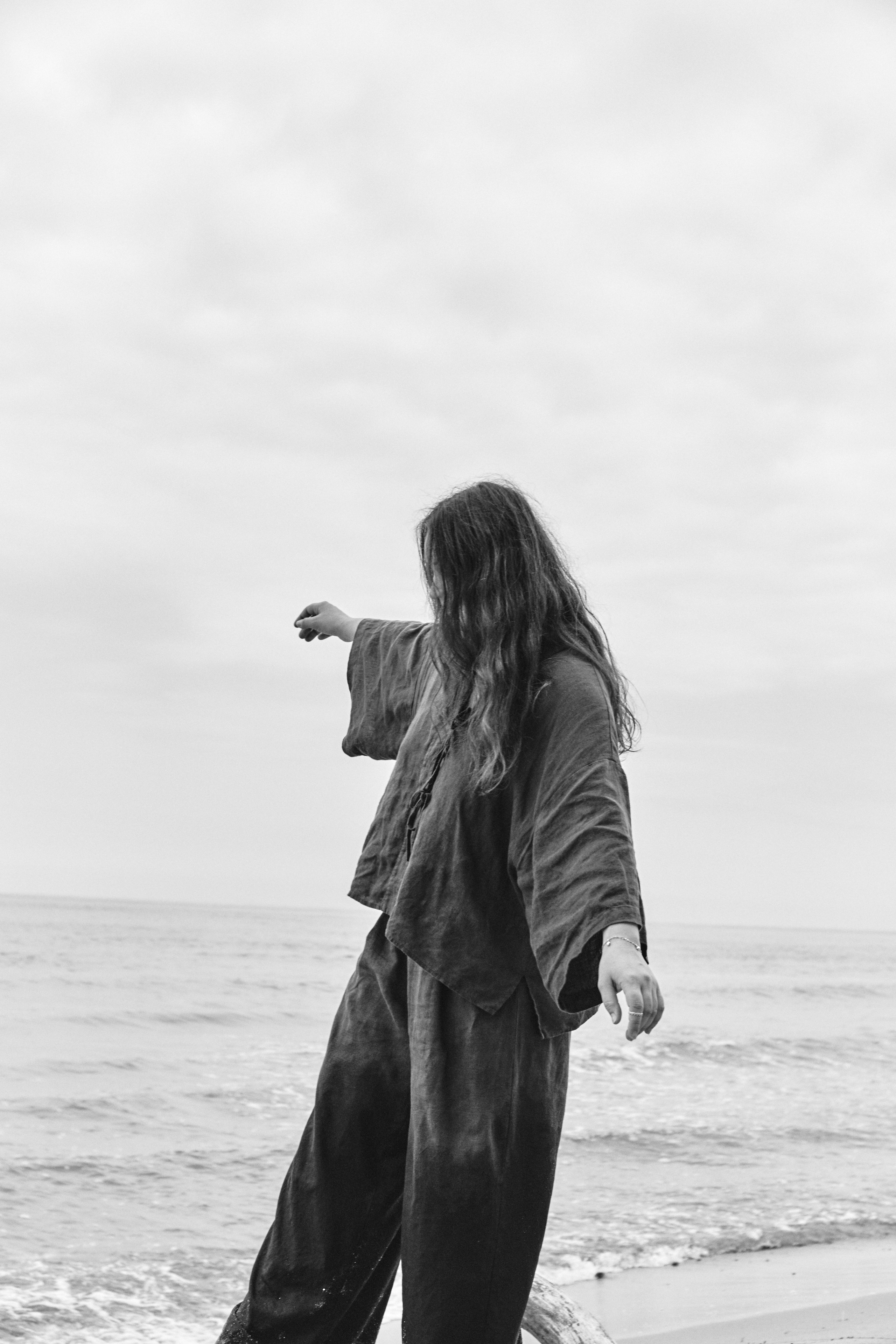 Женская индивидуальная фотосессия у берега балтийского моря для девушки фэшен фотографом Екатериной Врублевской отель Метрополь Зеленоградск Балтийк Куршская коса