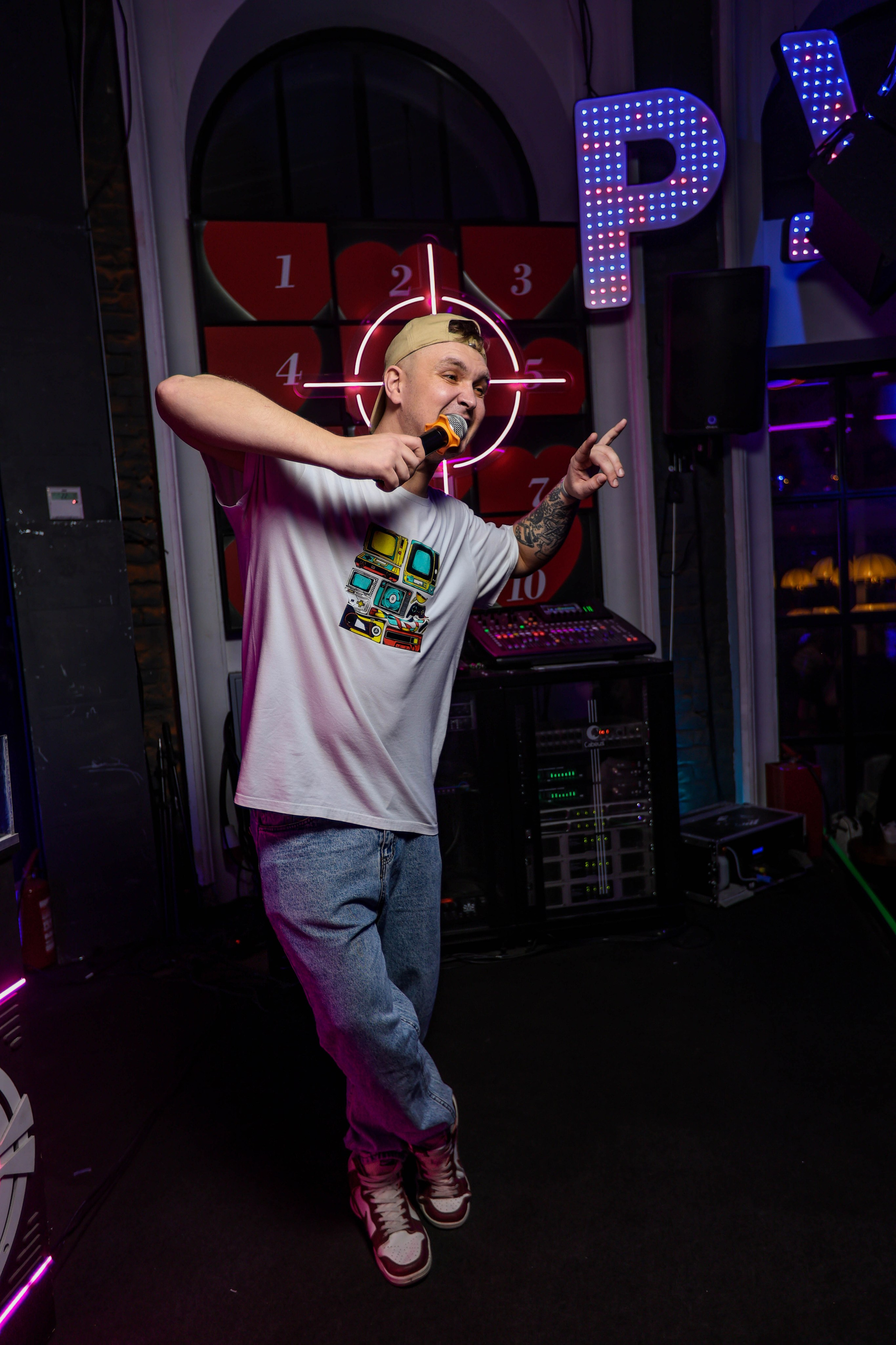 БАР РУКИ ВВЕРХ