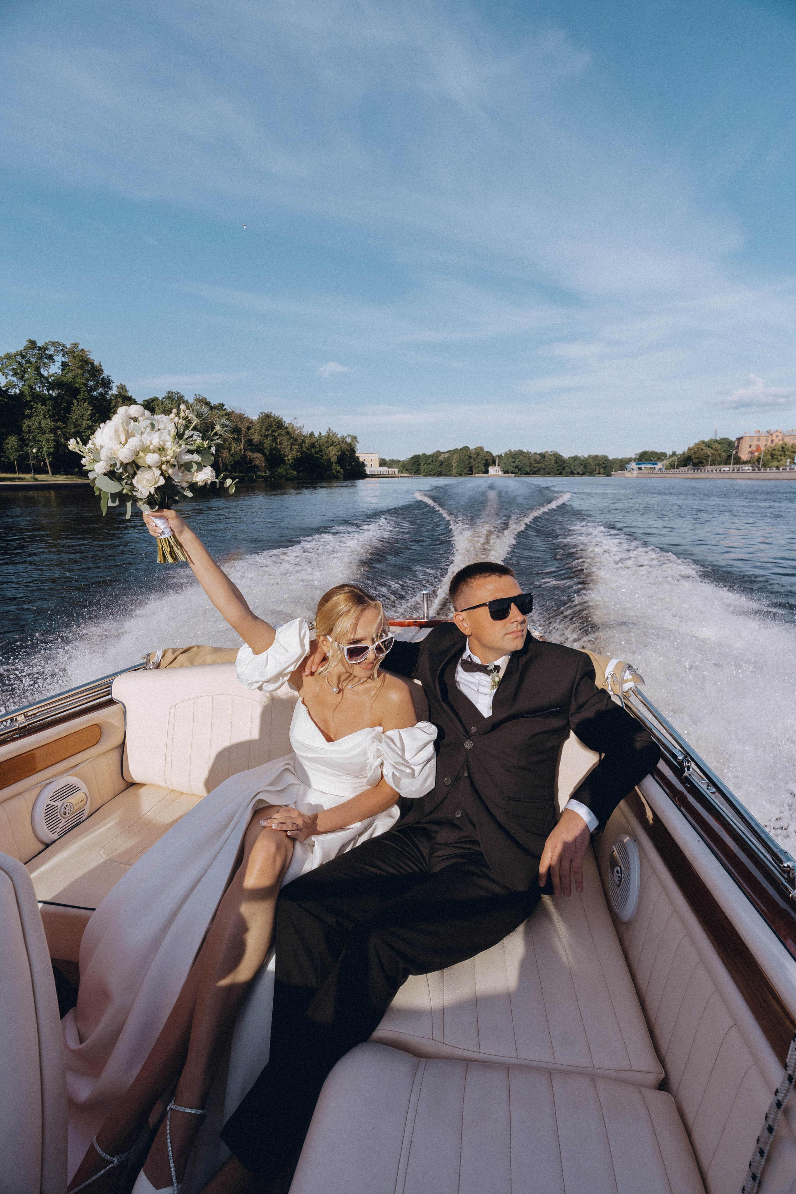 СВАДЕНБНАЯ СЬЕМКА НА КАТЕРЕ ПО КАНАЛАМ САНКТ-ПЕТЕРБУРГА И В АКВАТОРИИ НЕВЫ. Профессиональный фотограф, Санкт-Петербург — Виктория Богомолова