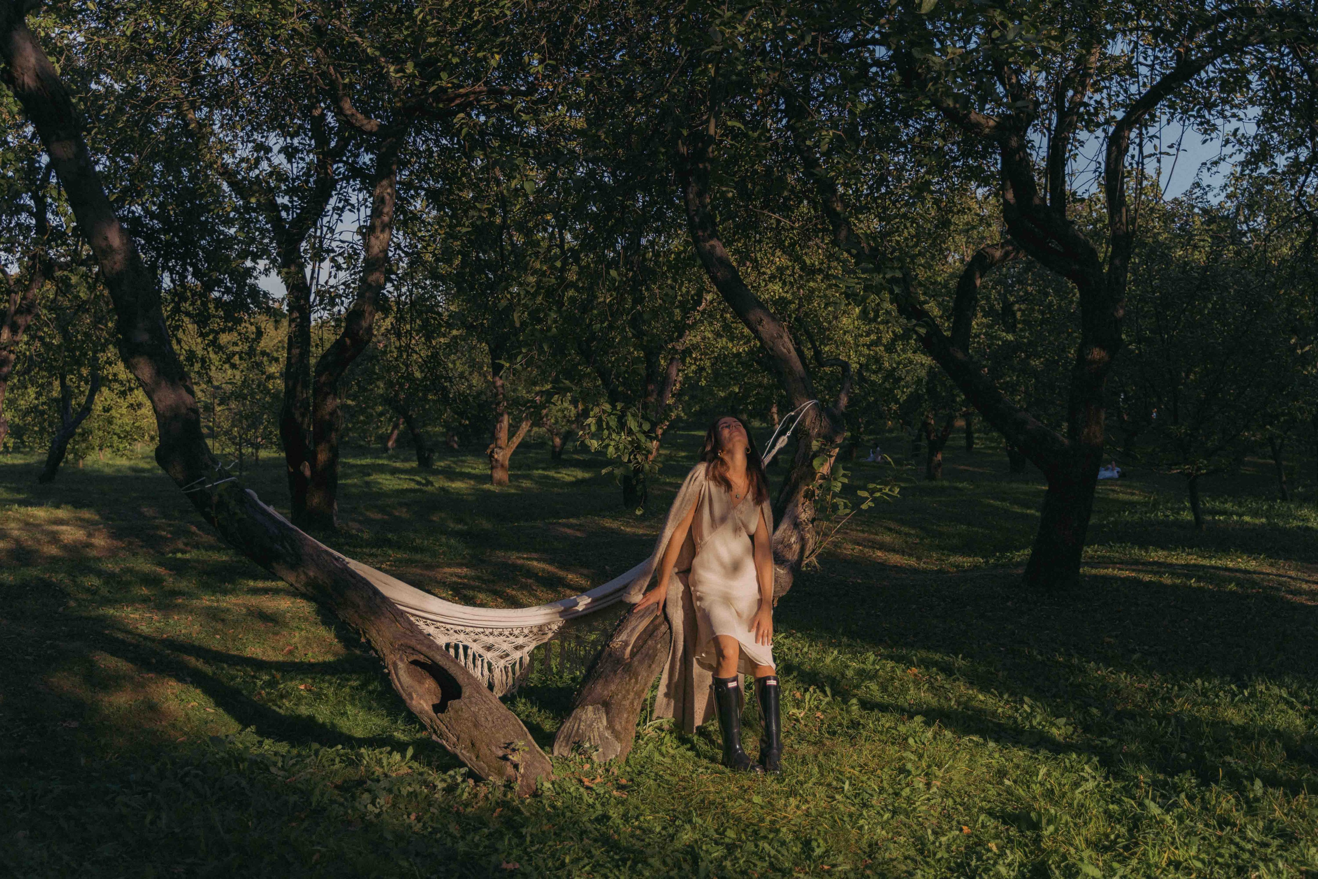 Яблоневый сад и гамак. Фотограф и видеограф в Москве и Абу Даби Мария Кулагина
