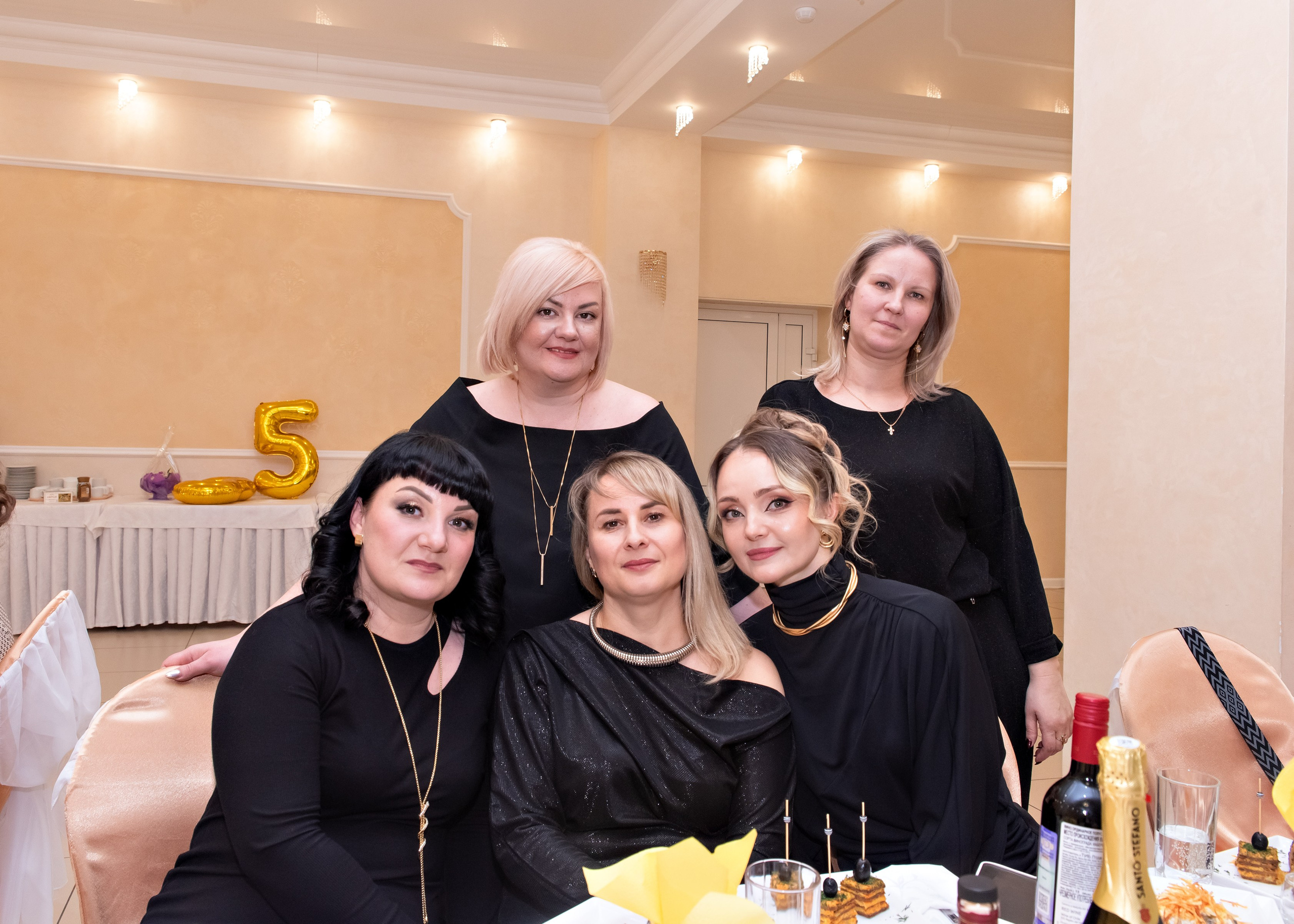 Юбилей Ирины. Ведущая — Наталья Белозерова. Банкетный зал — столовая Радио Завода. Семейный и портретный фотограф Кыштым Челябинск Марина Шигапова