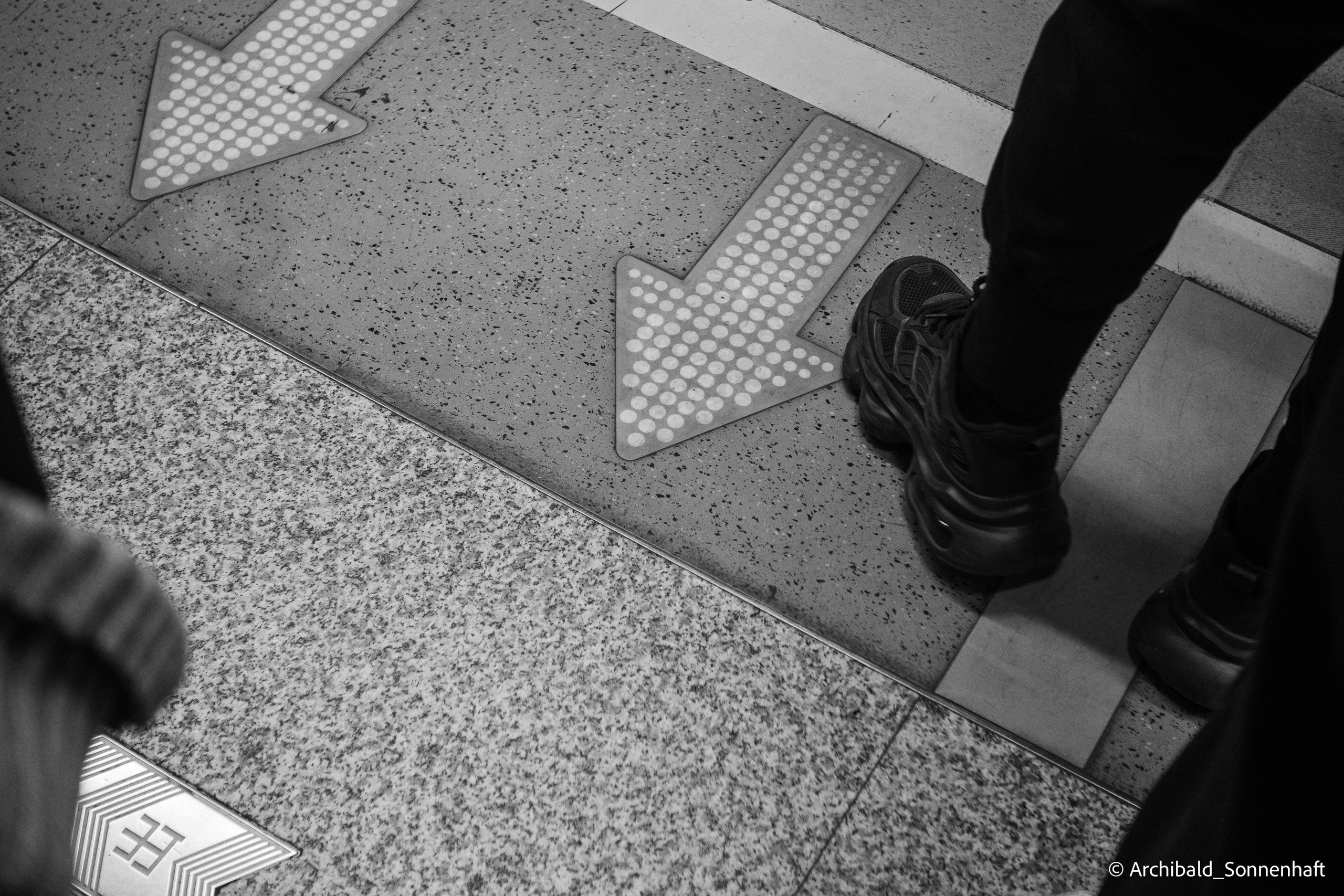 Walking in GZ, sunday. Photographer in Guangzhou, China. Archibald Sonnenhaft