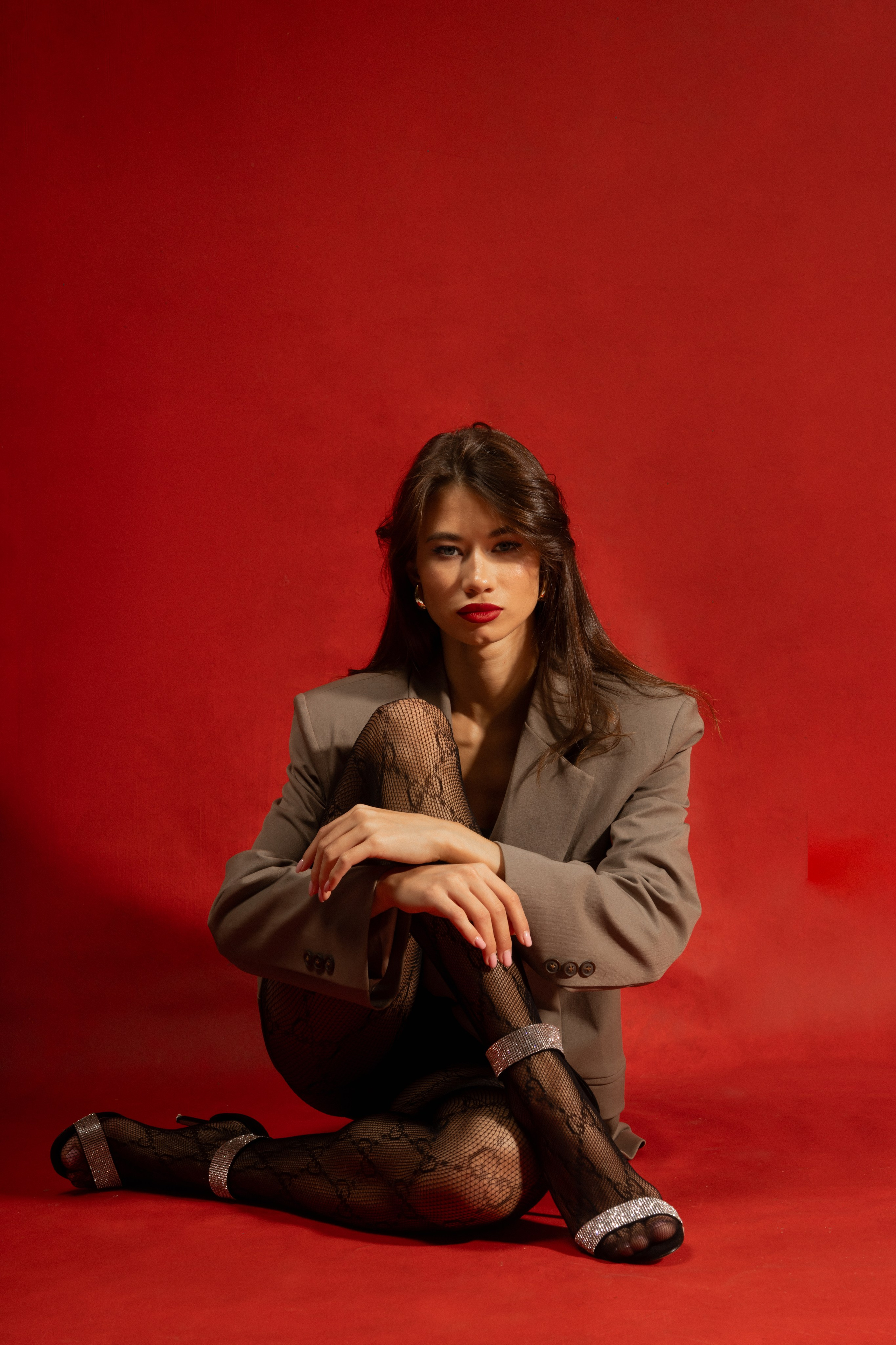 На красном фоне. Персональный фотограф в Санкт-Петербурге Тимур Калимулин