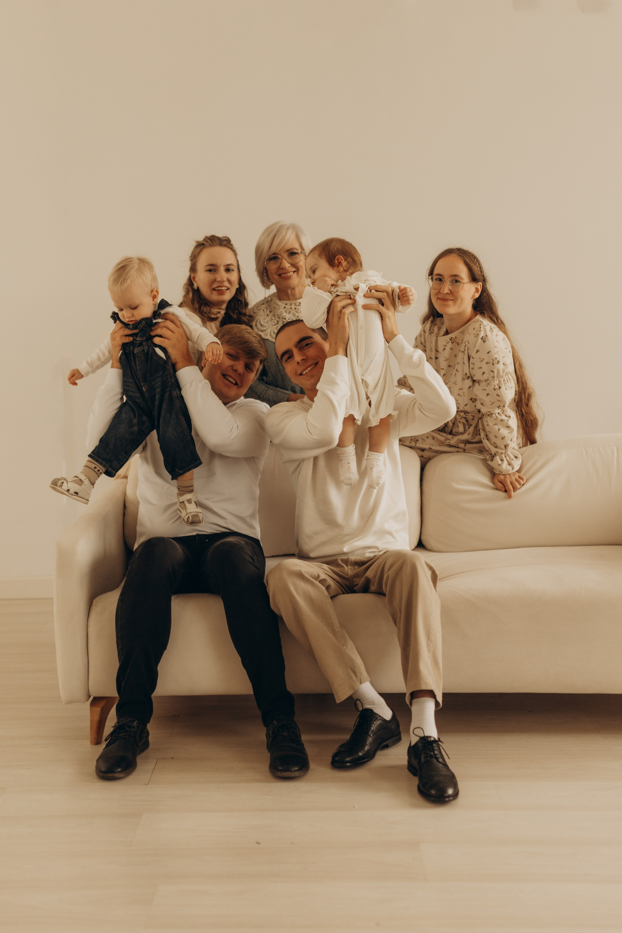 Фотосессия дружная семья. Съёмка в студии. Фотограф в Ставрополе Svetlana Matveeva