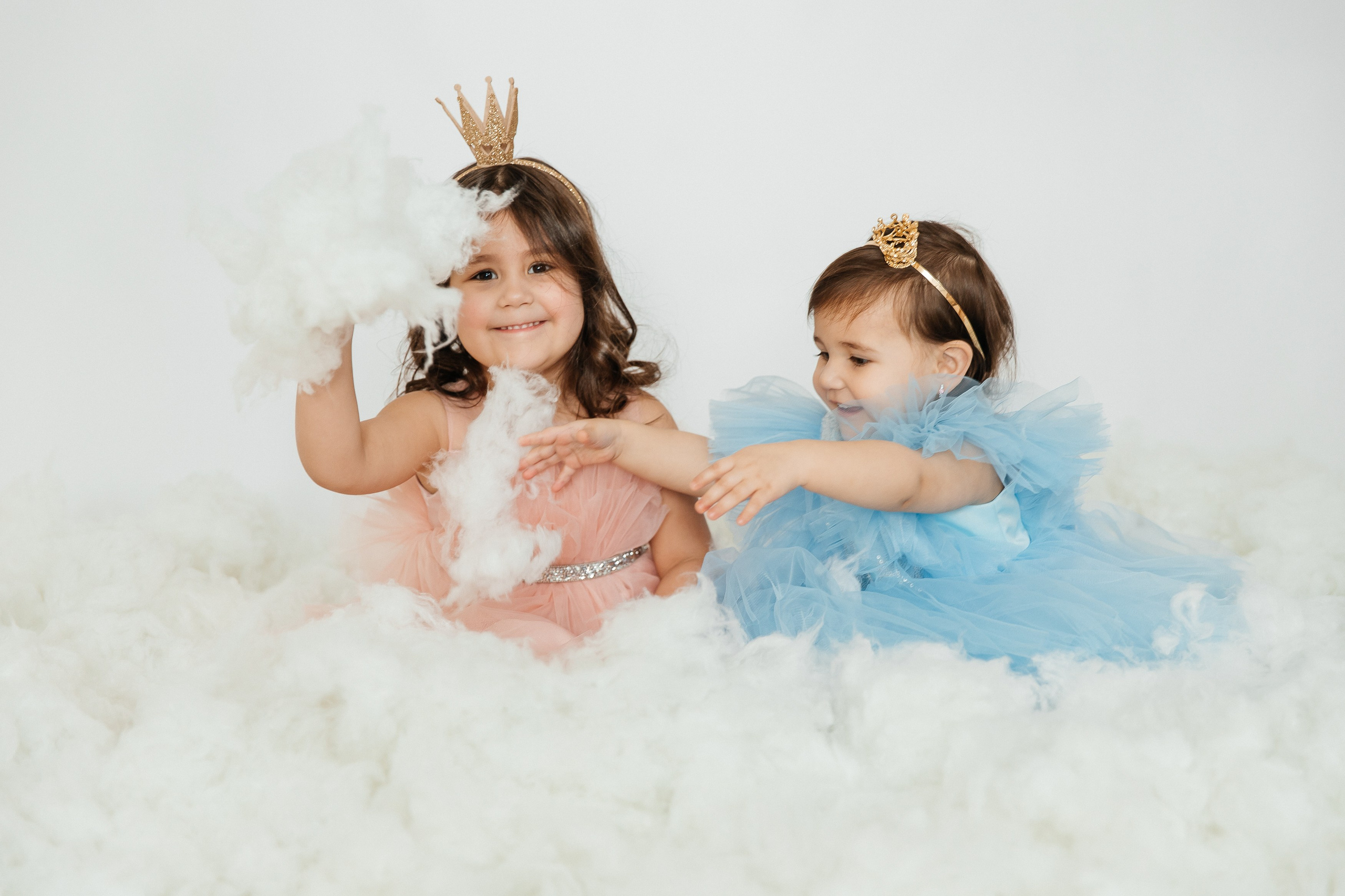 Маюша и Милаша в облаках. Воронистая Анастасия. Фотограф Якутия, Томпонский район