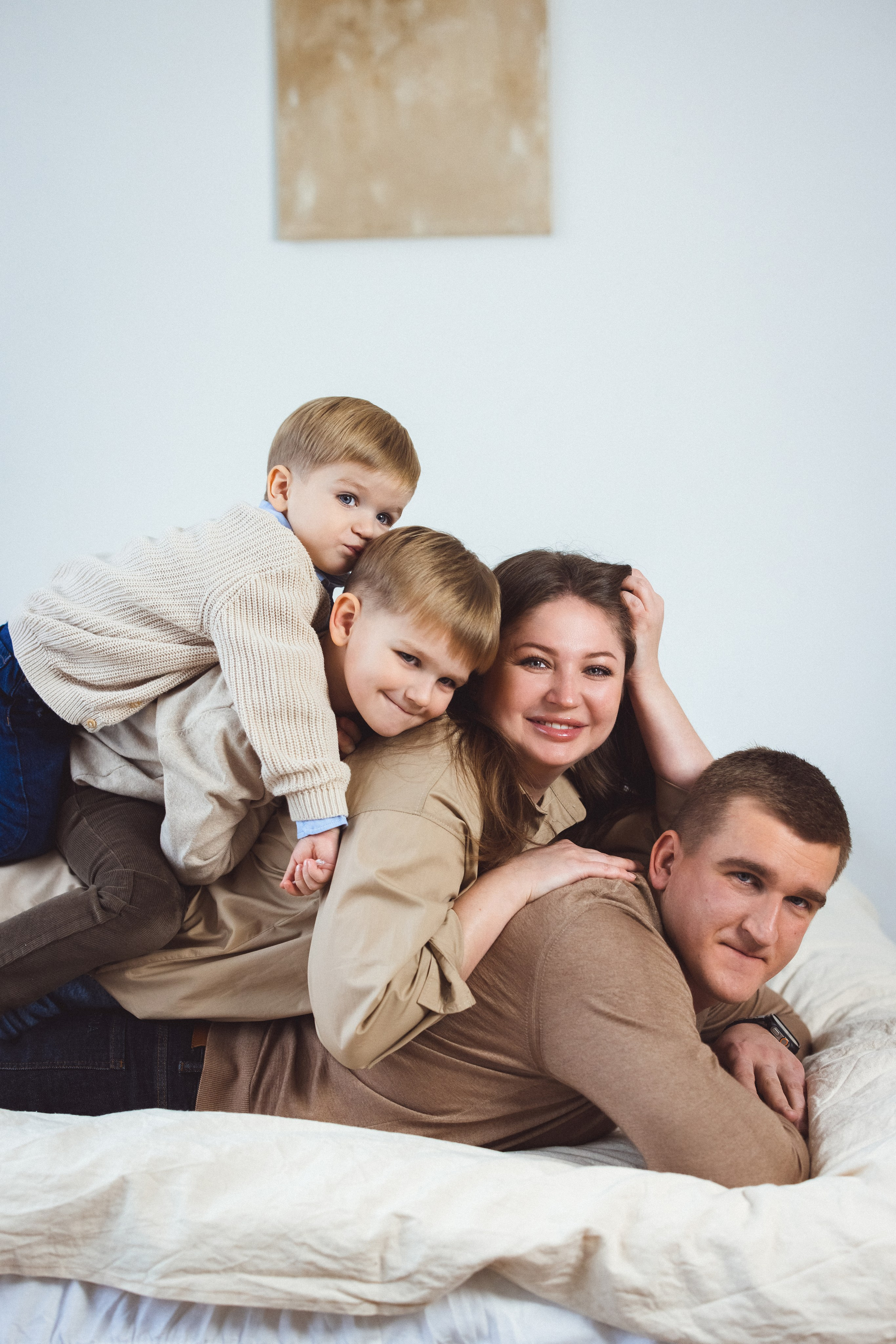 Семейная фотосессия в фотостудии «Mestone». Семейный и детский фотограф в Краснодаре Анна Трашкова