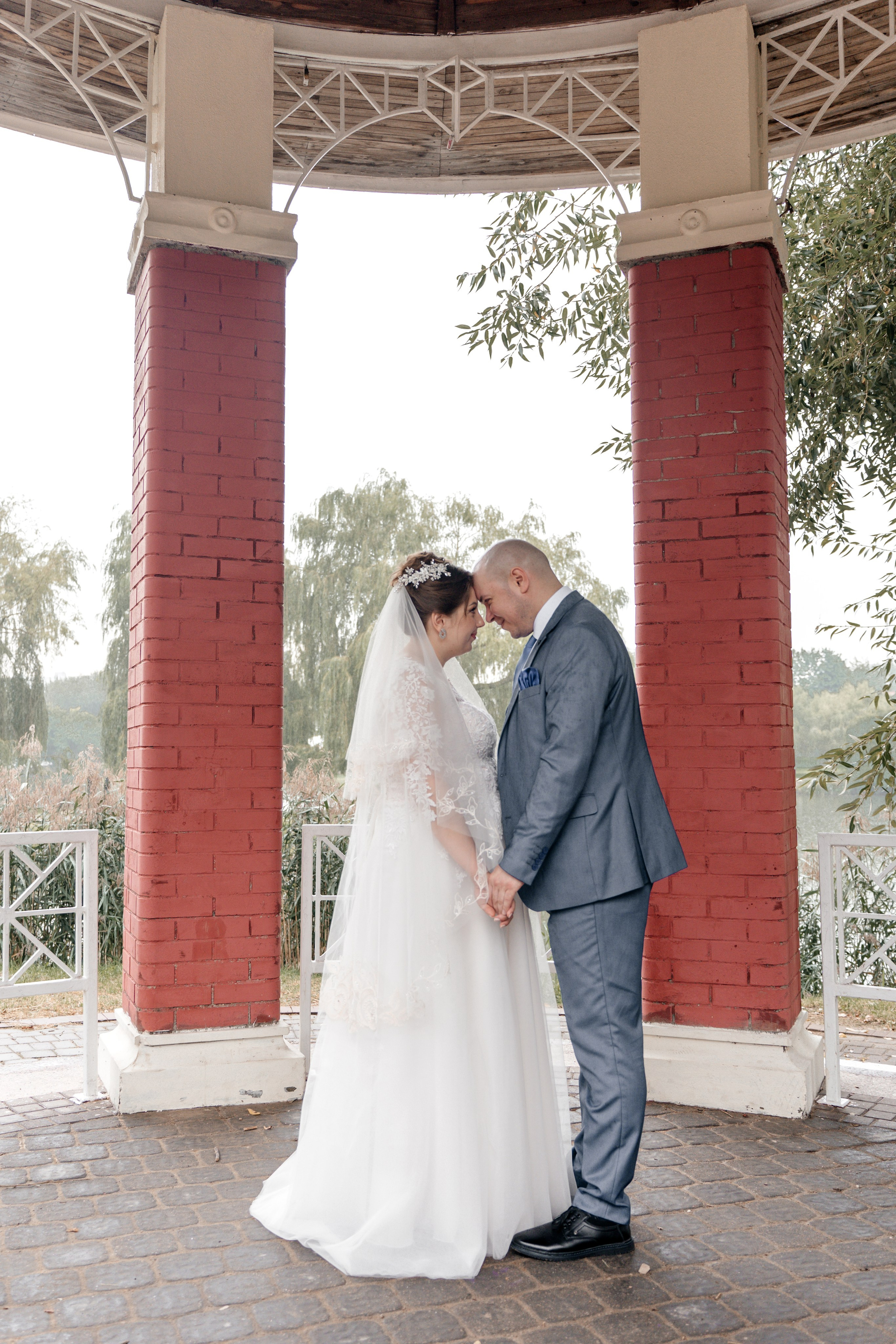 Дождливый день создания семьи. Ваш семейный фотограф в Минске — Вика Трегубова