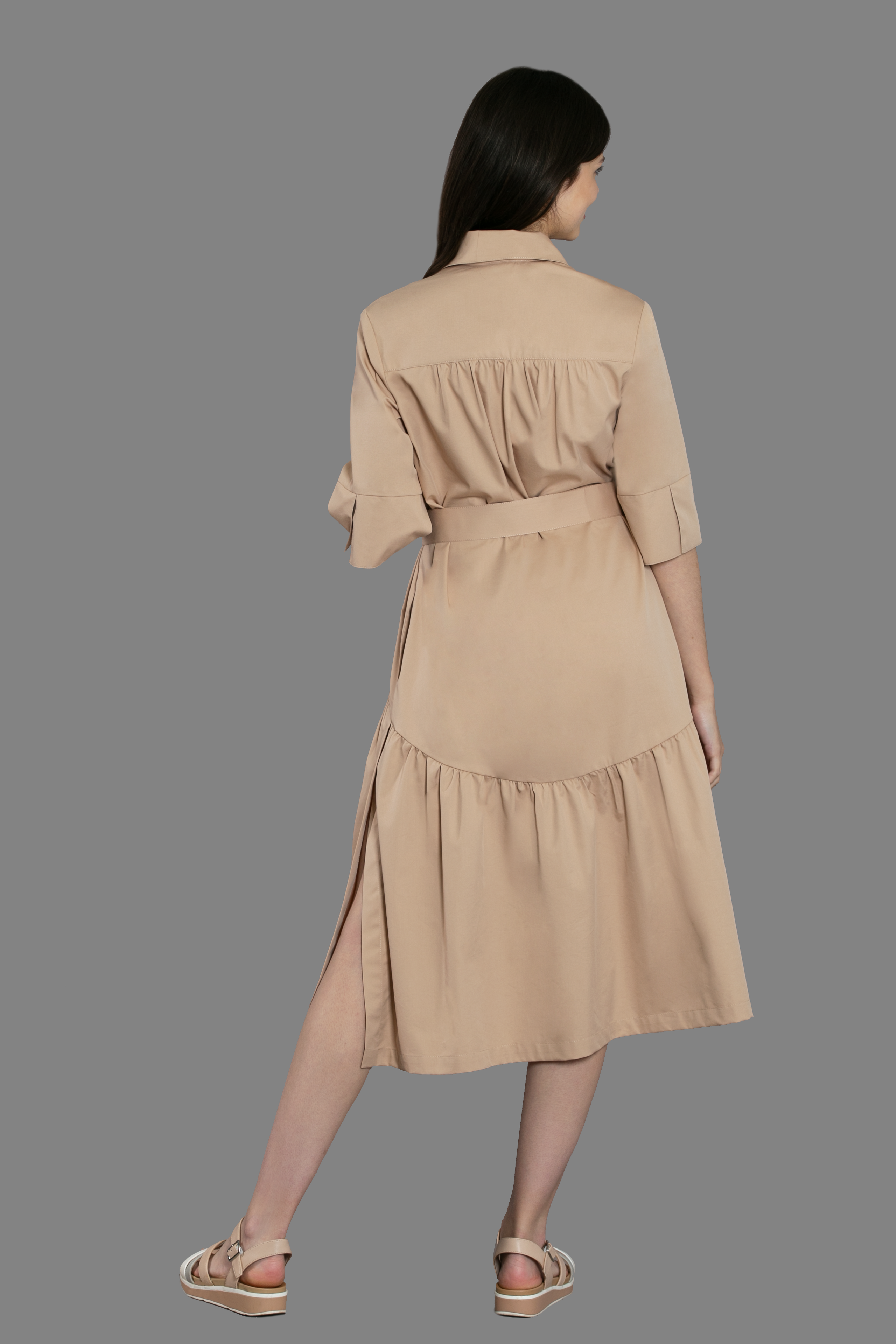 Женская одежда на сером фоне. Каталог. Модель из нашей базы. Предметная, рекламная фотосъёмка в Орле. Предметный фотограф в Орле