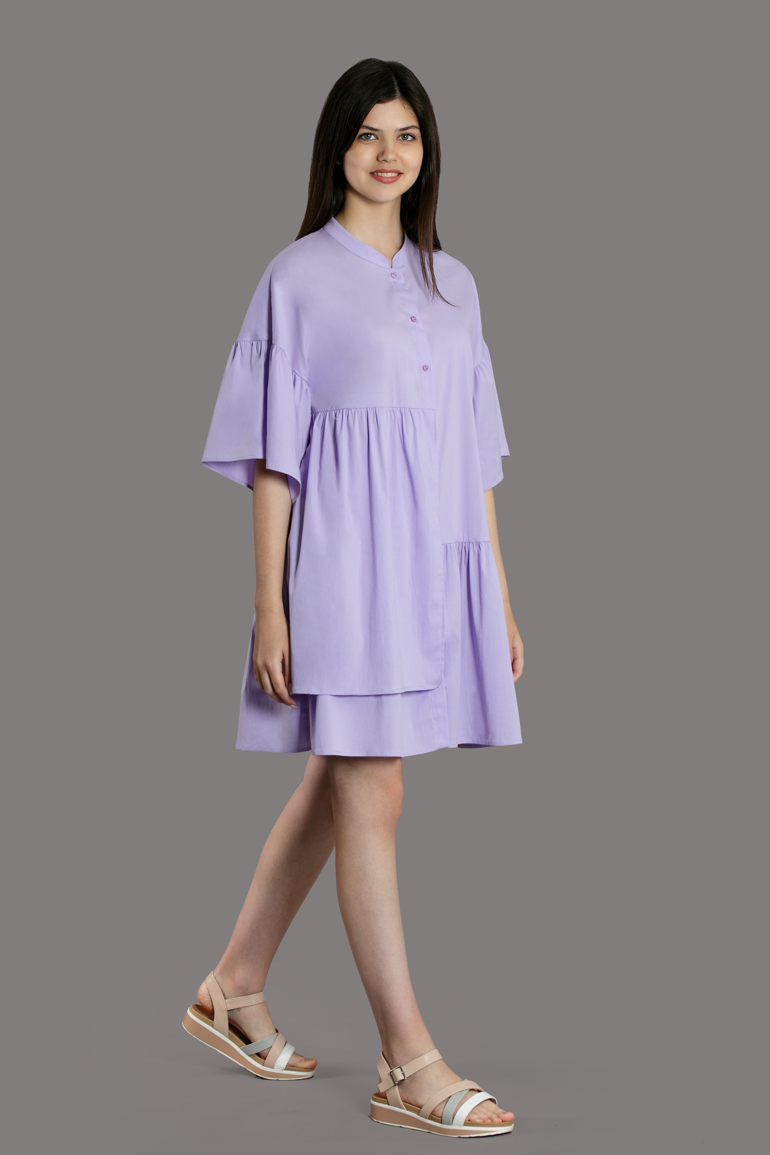 Женская одежда на сером фоне. Каталог. Модель из нашей базы. Предметная, рекламная фотосъёмка в Орле. Предметный фотограф в Орле