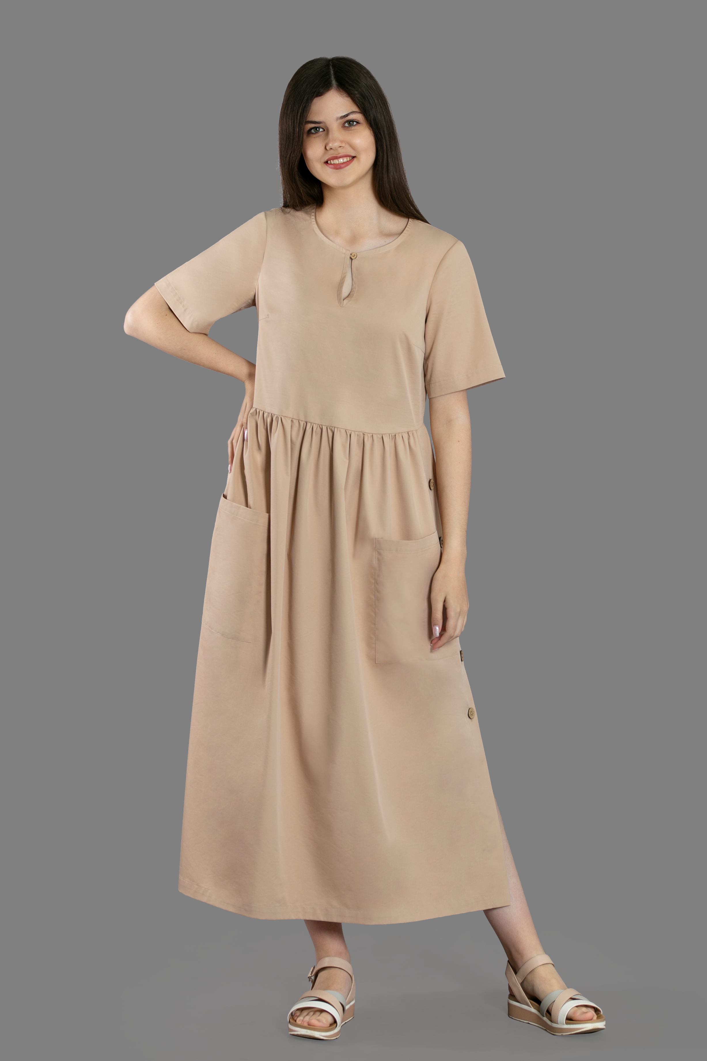 Женская одежда на сером фоне. Каталог. Модель из нашей базы. Предметная, рекламная фотосъёмка в Орле. Предметный фотограф в Орле