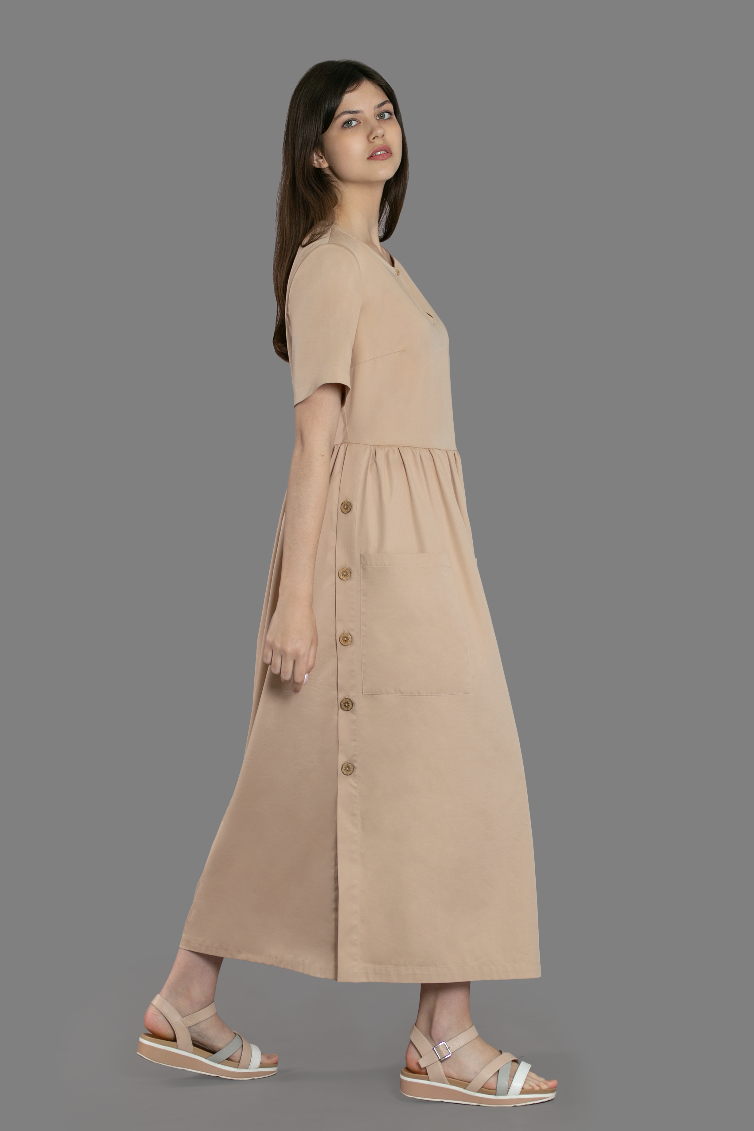 Женская одежда на сером фоне. Каталог. Модель из нашей базы. Предметная, рекламная фотосъёмка в Орле. Предметный фотограф в Орле