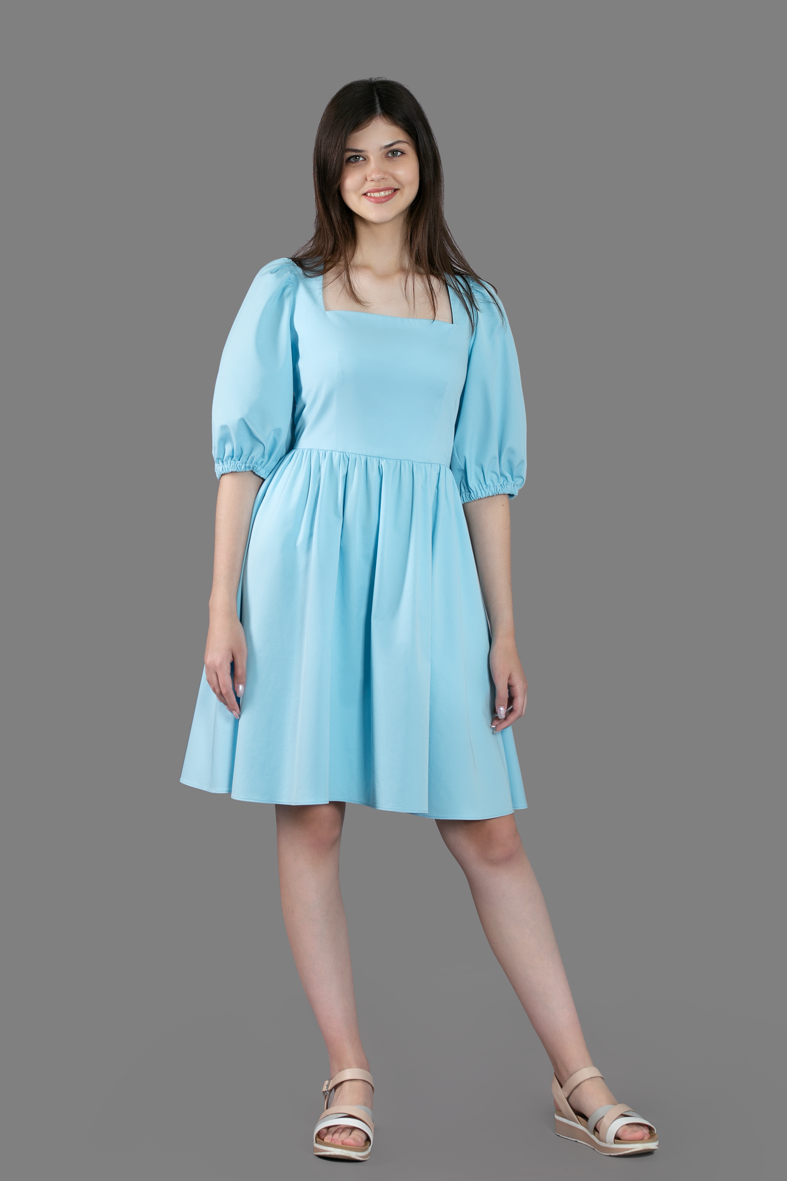 Женская одежда на сером фоне. Каталог. Модель из нашей базы. Предметная, рекламная фотосъёмка в Орле. Предметный фотограф в Орле