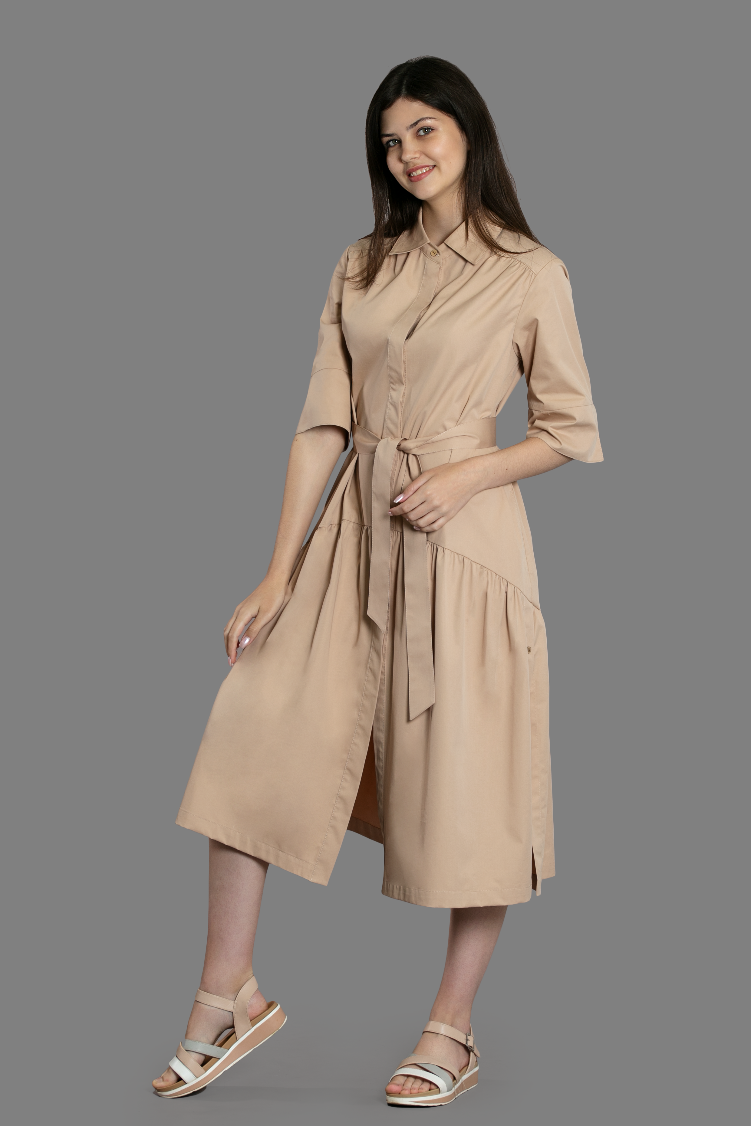 Женская одежда на сером фоне. Каталог. Модель из нашей базы. Предметная, рекламная фотосъёмка в Орле. Предметный фотограф в Орле