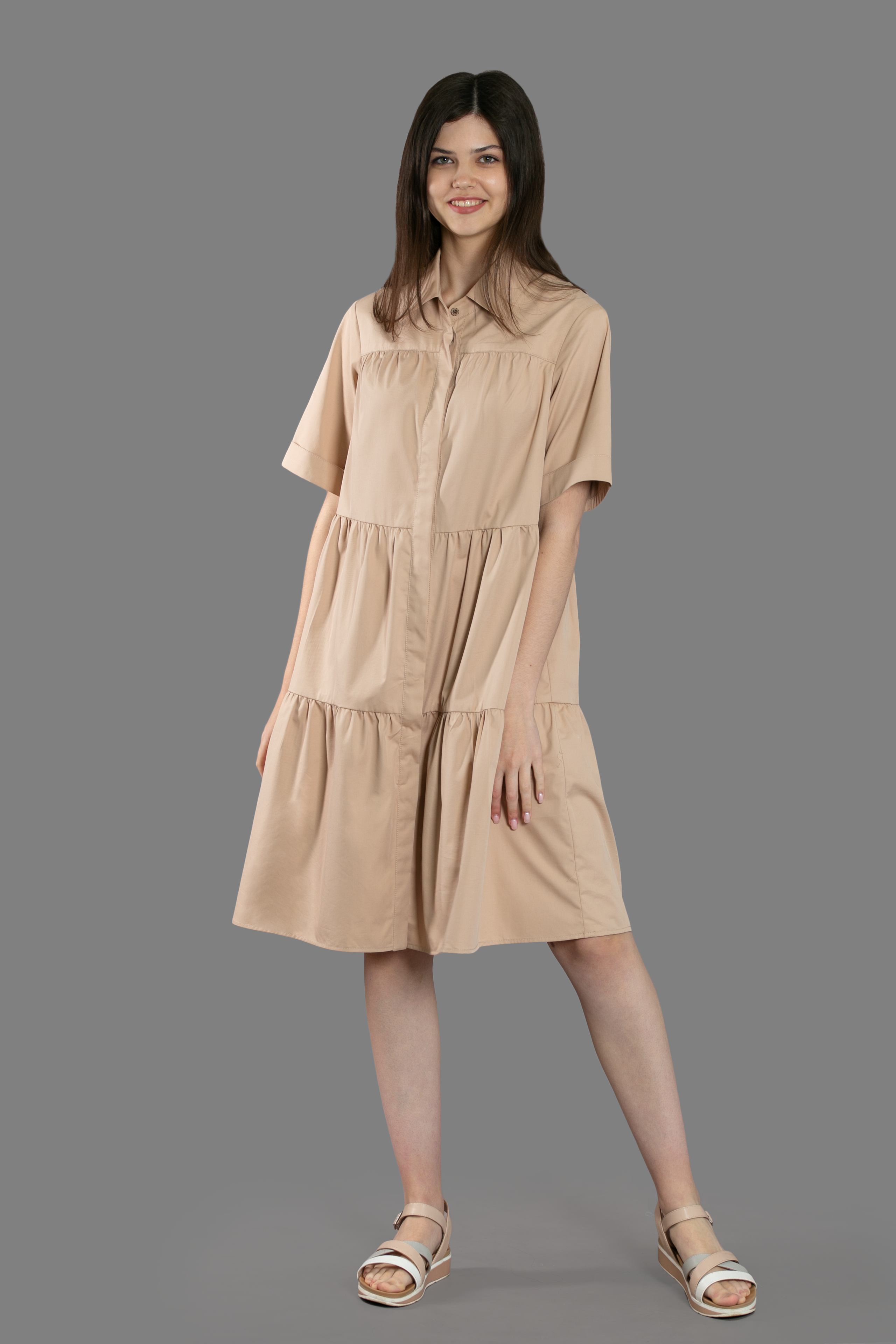 Женская одежда на сером фоне. Каталог. Модель из нашей базы. Предметная, рекламная фотосъёмка в Орле. Предметный фотограф в Орле