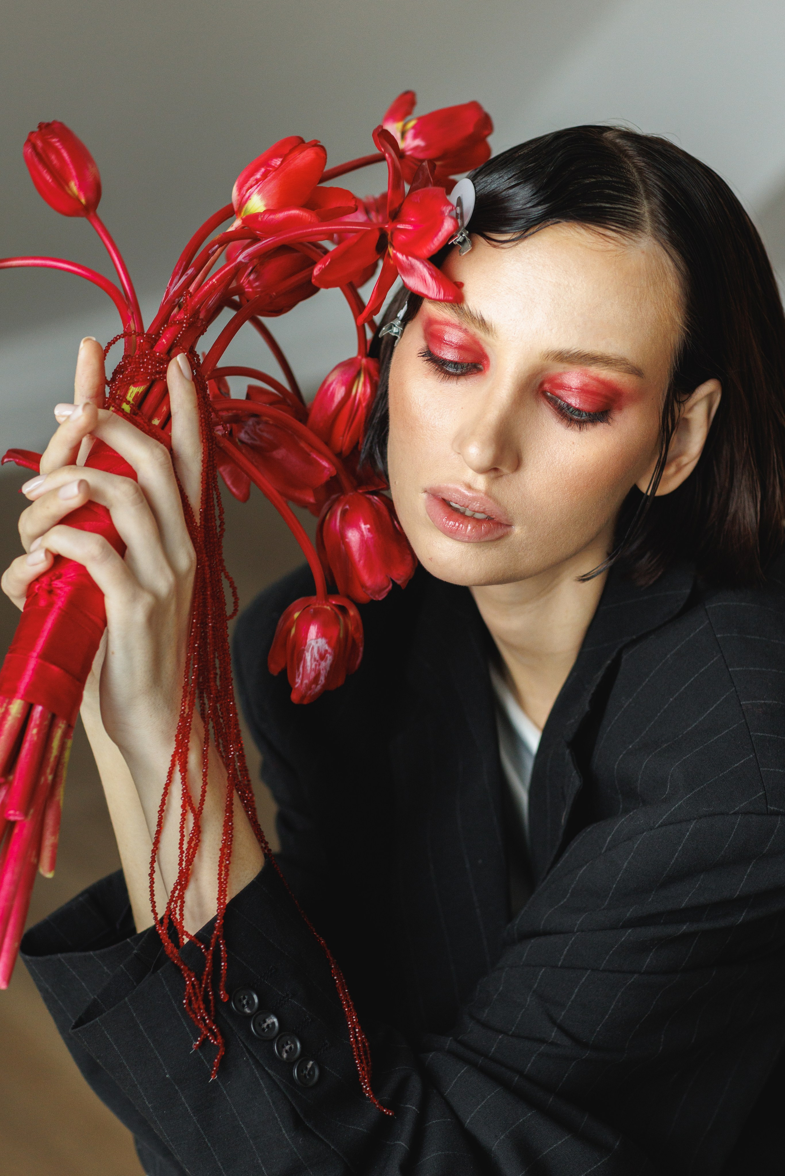 Свадебная постановочная  фотосессия  стильной пары в фотостудии г. Москва