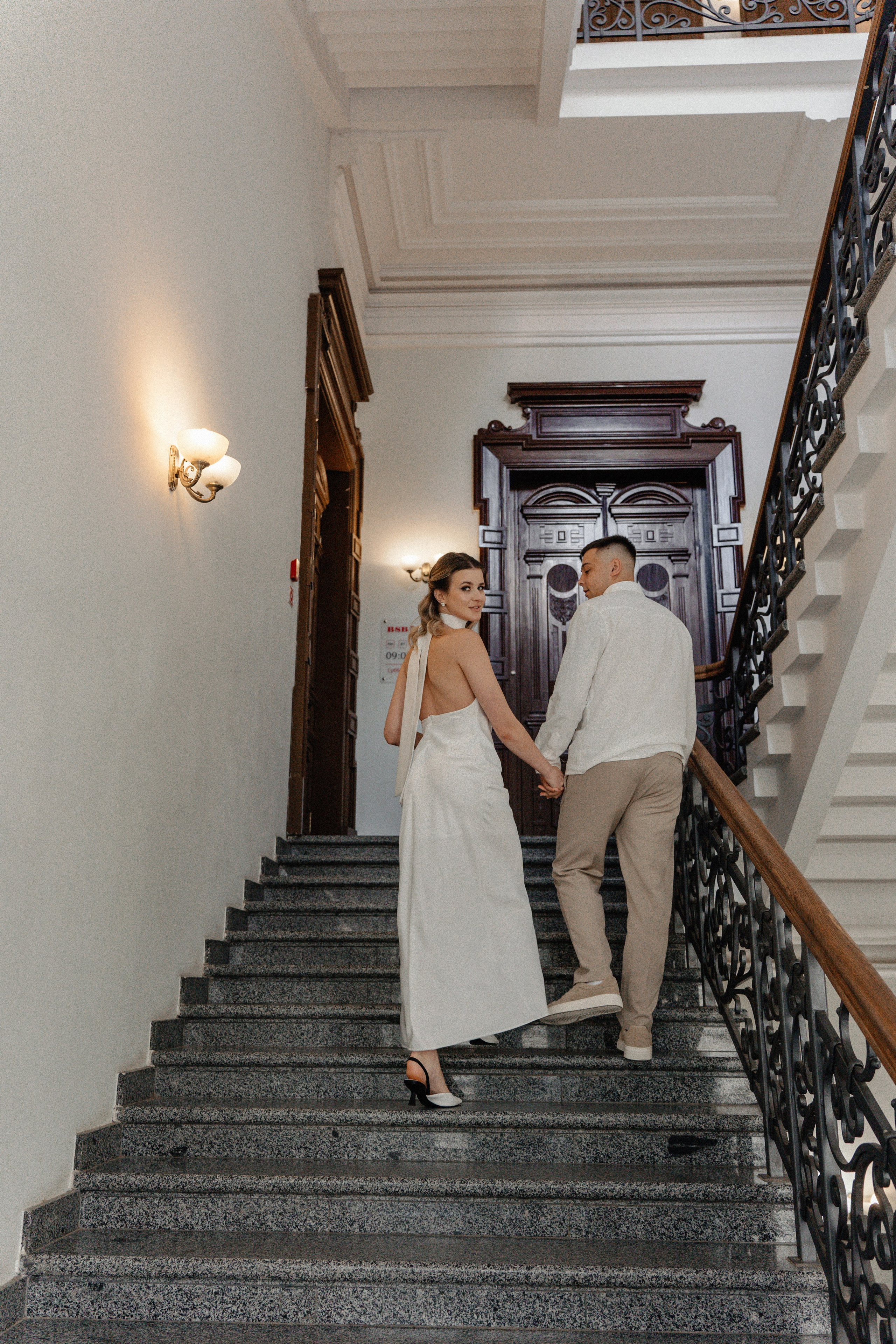 Любовь в одном знаменитом подъезде Минска. Ваш семейный фотограф в Минске — Вика Трегубова