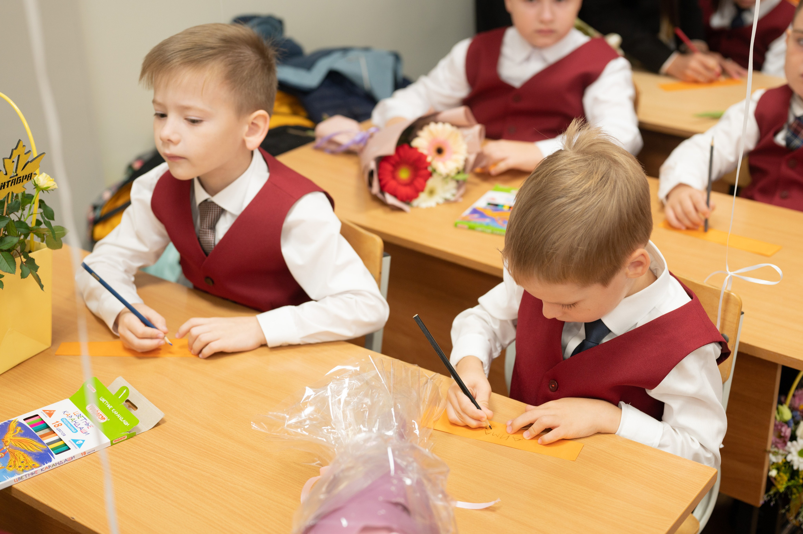 1 сентября 1 К 16 гимназия репортаж, линейка +в классе. Фотограф новорожденных, семейный детский в Тюмени Татьяна Морозова