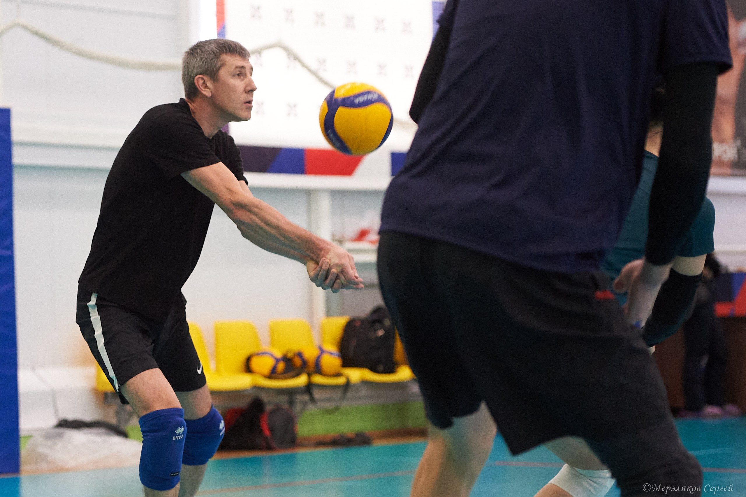 Новогодний волейбольный турнир. Ижевск. 16.12.23. Спортивный репортажный фотограф в Ижевске Сергей Мерзляков