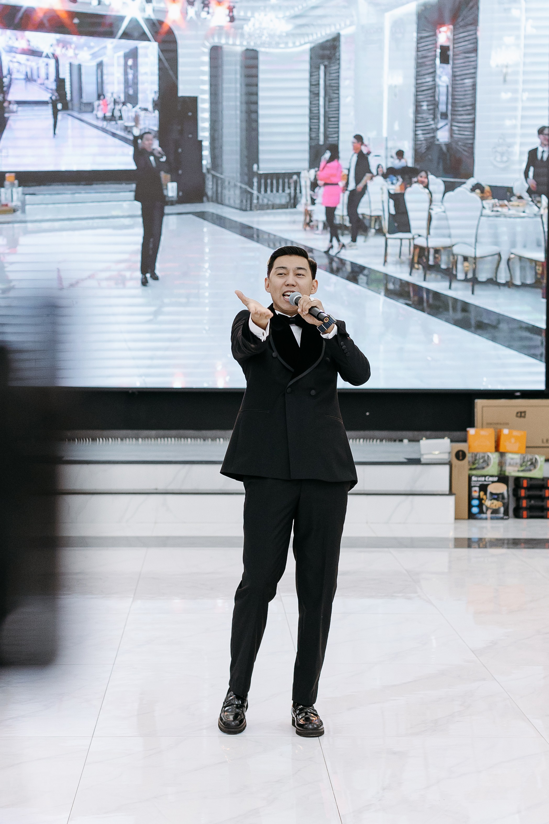 ФОТОГАЛЕРЕЯ. Ведущий Шоумен Алмас Каллемов