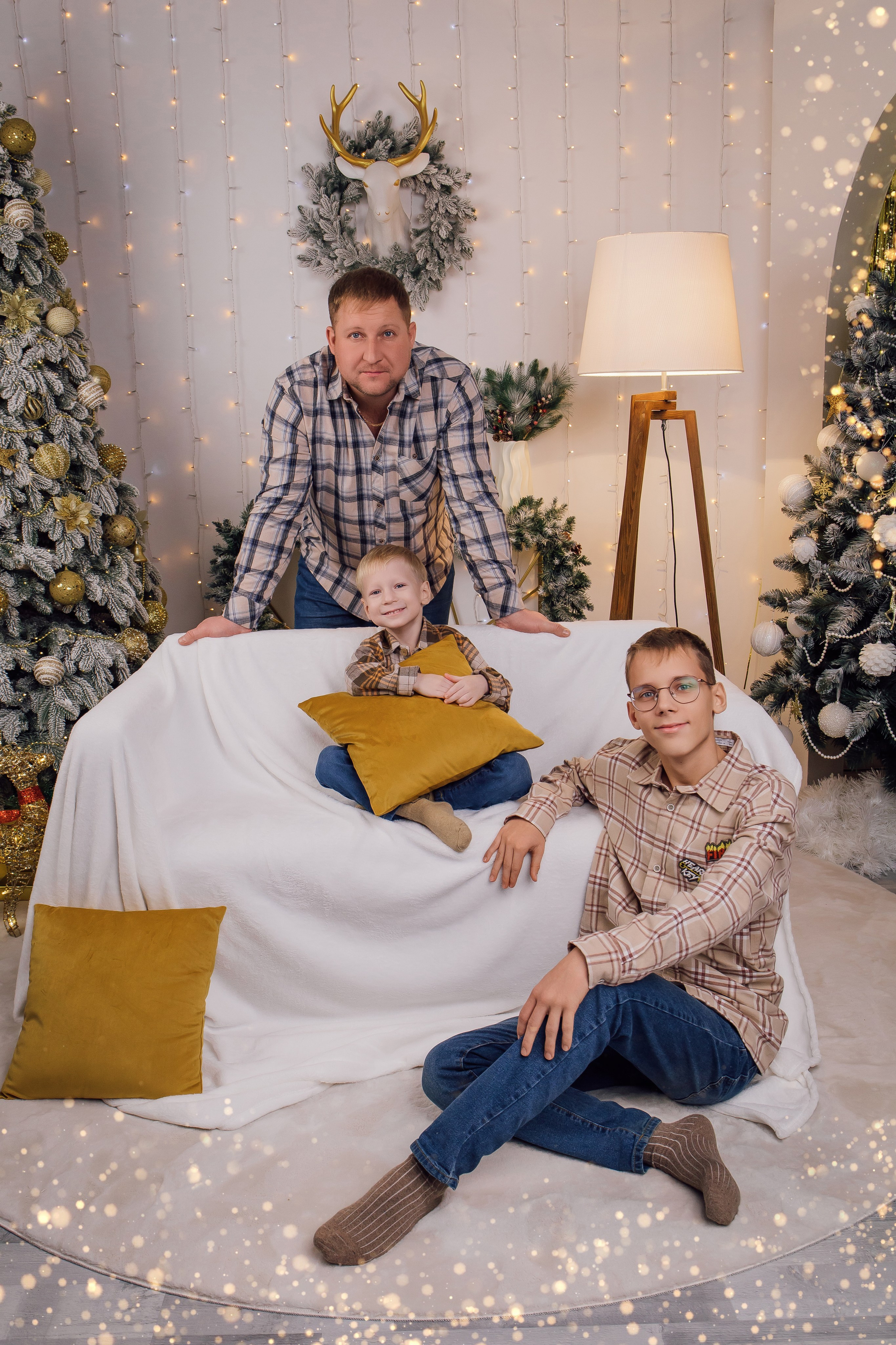 Олеся с семьей Новогодняя