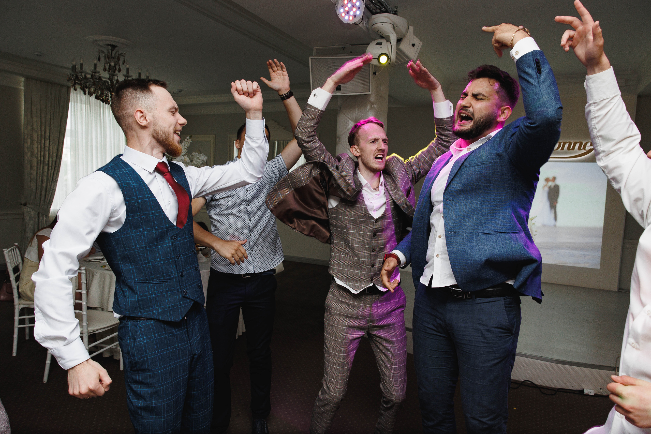 Чика-чика-чика-чика, ты-спелая клубника!. Галерея