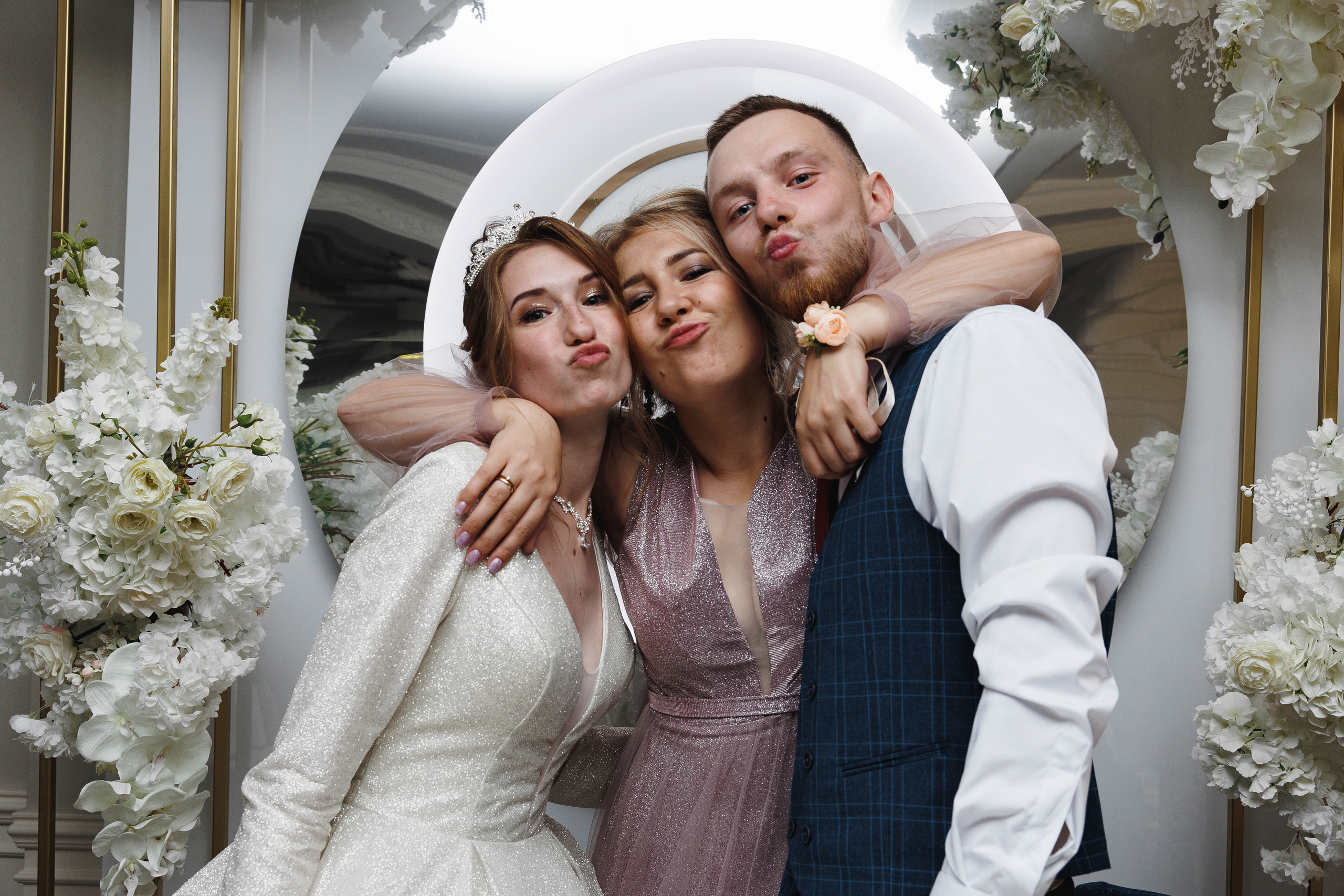 Чика-чика-чика-чика, ты-спелая клубника!. Галерея