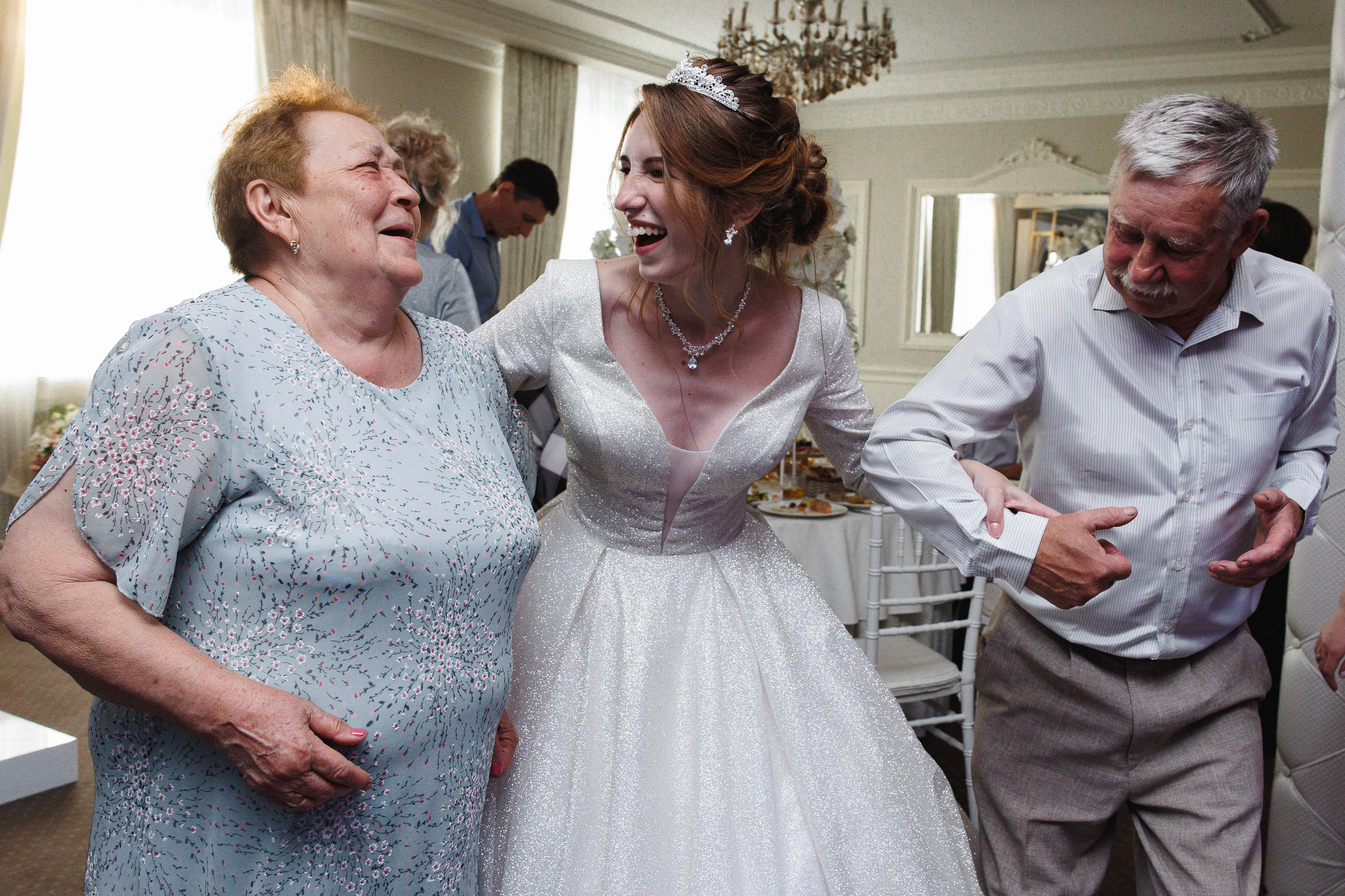 Чика-чика-чика-чика, ты-спелая клубника!. Галерея