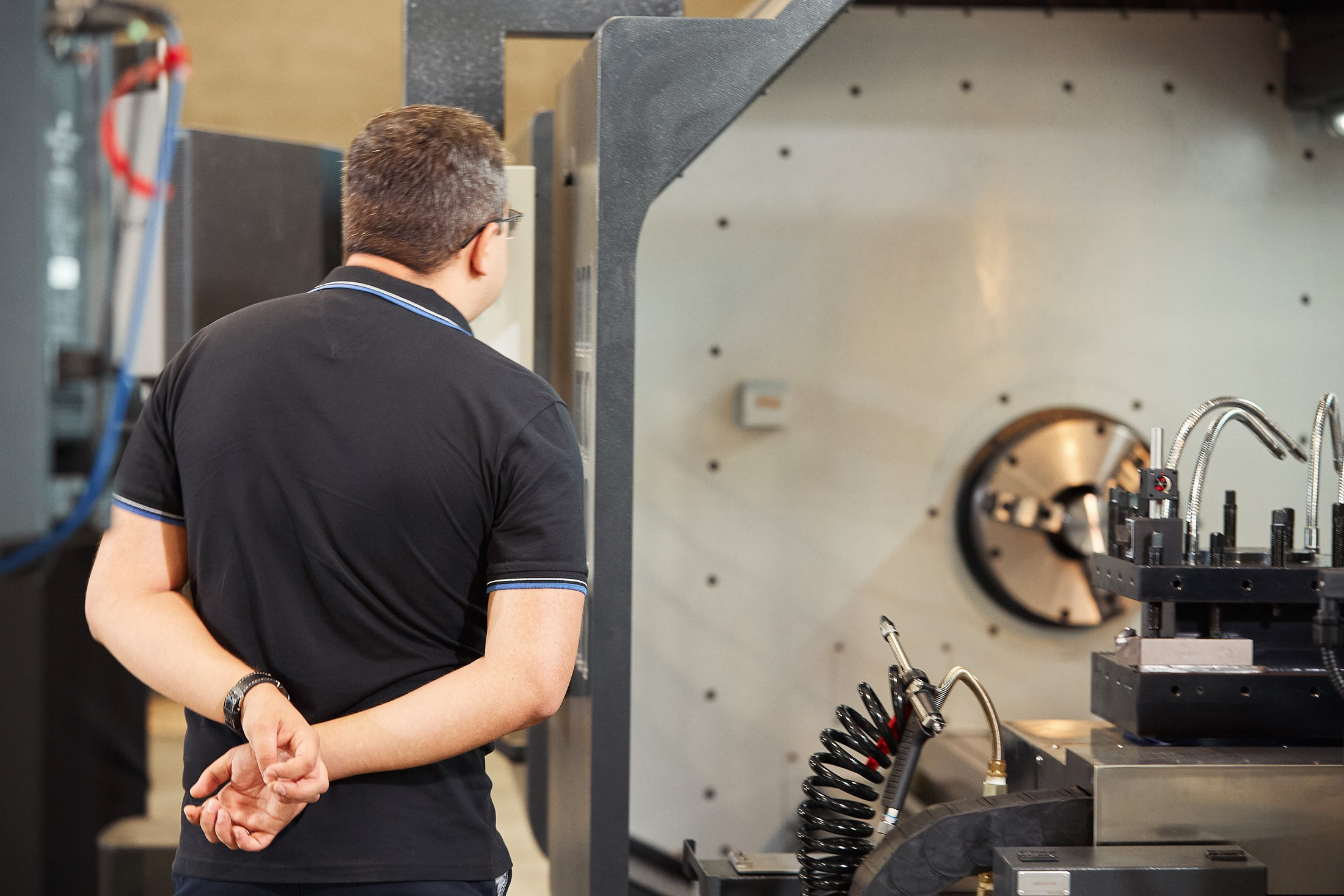 EMG / Международный форум / Презентация нового высокоточного станка. Антон Артюшин, портретный фотограф. Москва