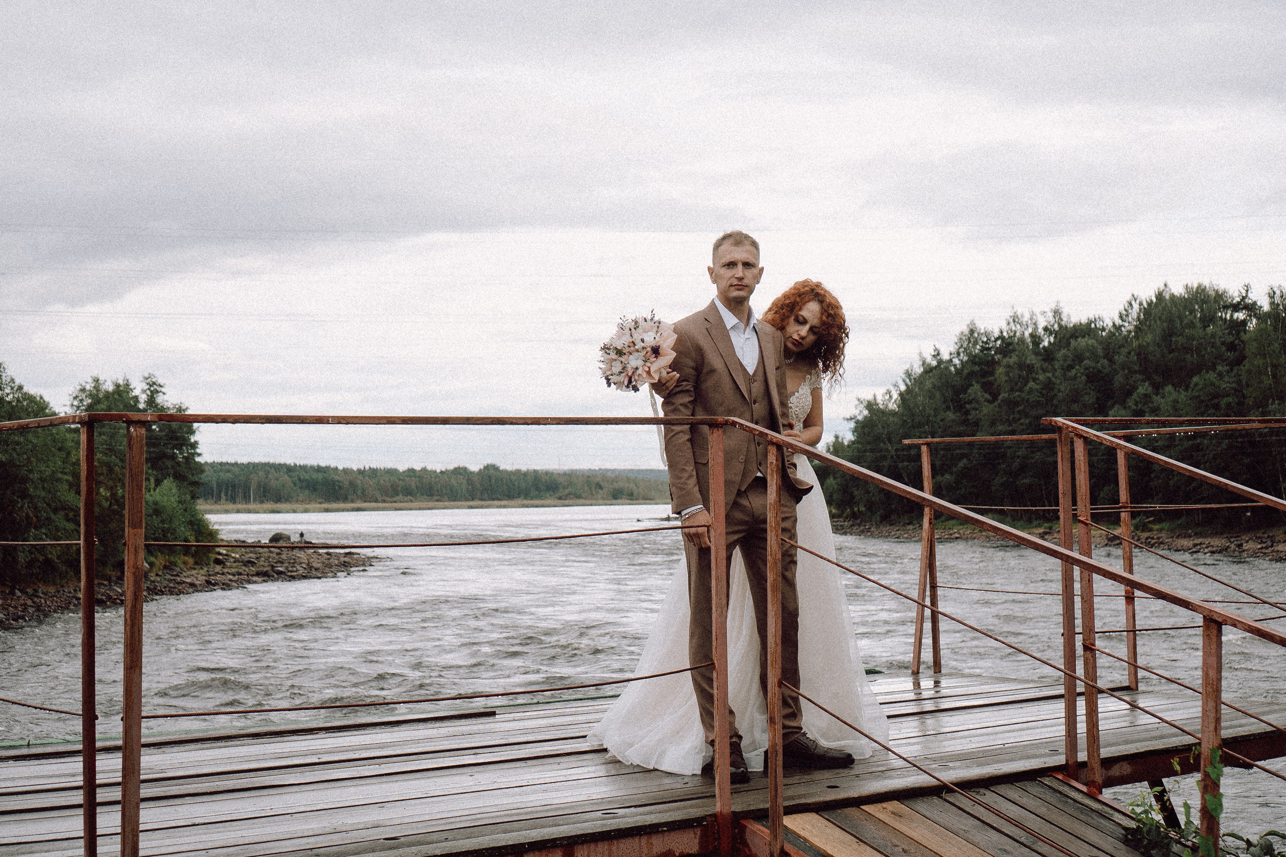 СВАДЕБНАЯ ФОТОСЕССИИЯ ПАРЫ В ГОРОДЕ ПРИОЗЕРСК В СОСНОВОМ ЛЕСУ И С ПИКАПОМ. Профессиональный фотограф, Санкт-Петербург — Виктория Богомолова