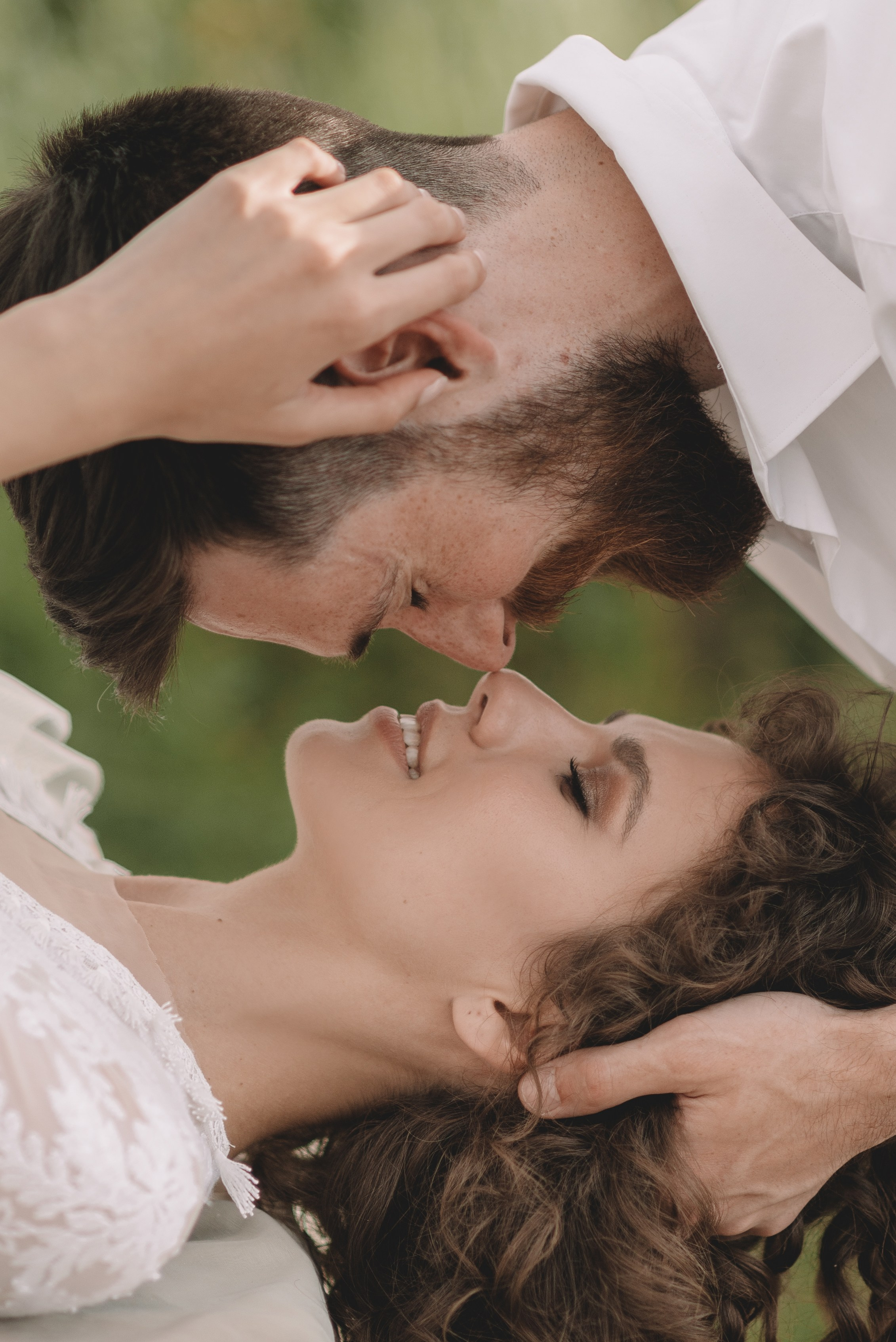 Свадебная фотосессия в Щелкино ,Бухта Космонавтов. Выездная церемония на берегу моря Крым. Свадебный и семейный фотограф и видеограф, Крым, Москва, Санкт -Петербург