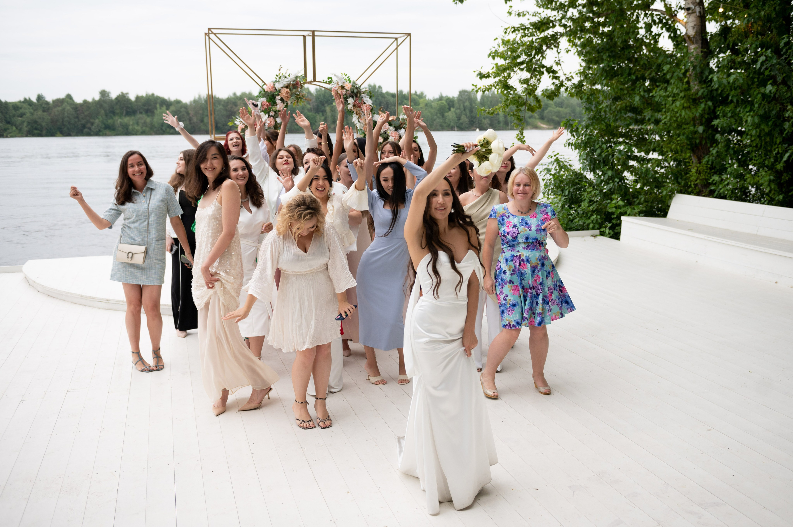 Классическая свадебная фотосессия Аины и Антона по самым красивым местам для свадебной прогулки в Санкт-Петербурге. Портретный, семейный и свадебный фотограф в Санкт-Петербурге и в Пушкине Ширяев Денис