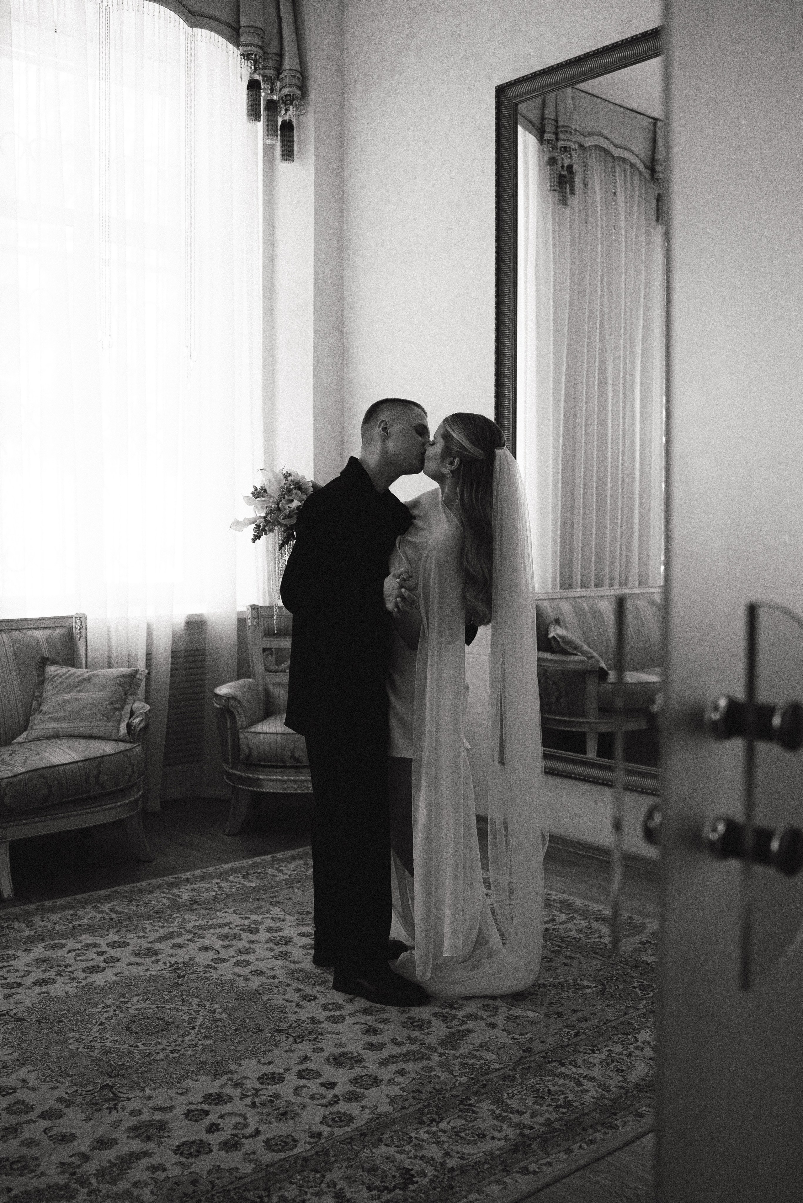 Свадебная прогулка и роспись в Кировском ЗАГСе