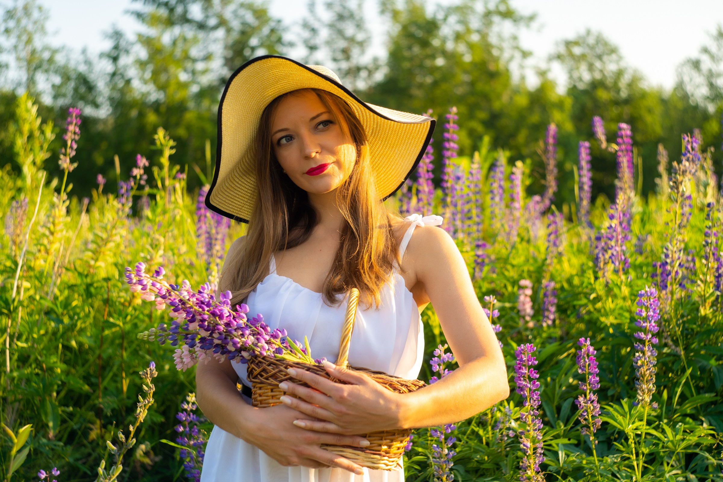 Лиза. Люпины. Портретный фотограф в Санкт-Петербурге Александр Быстрицкий