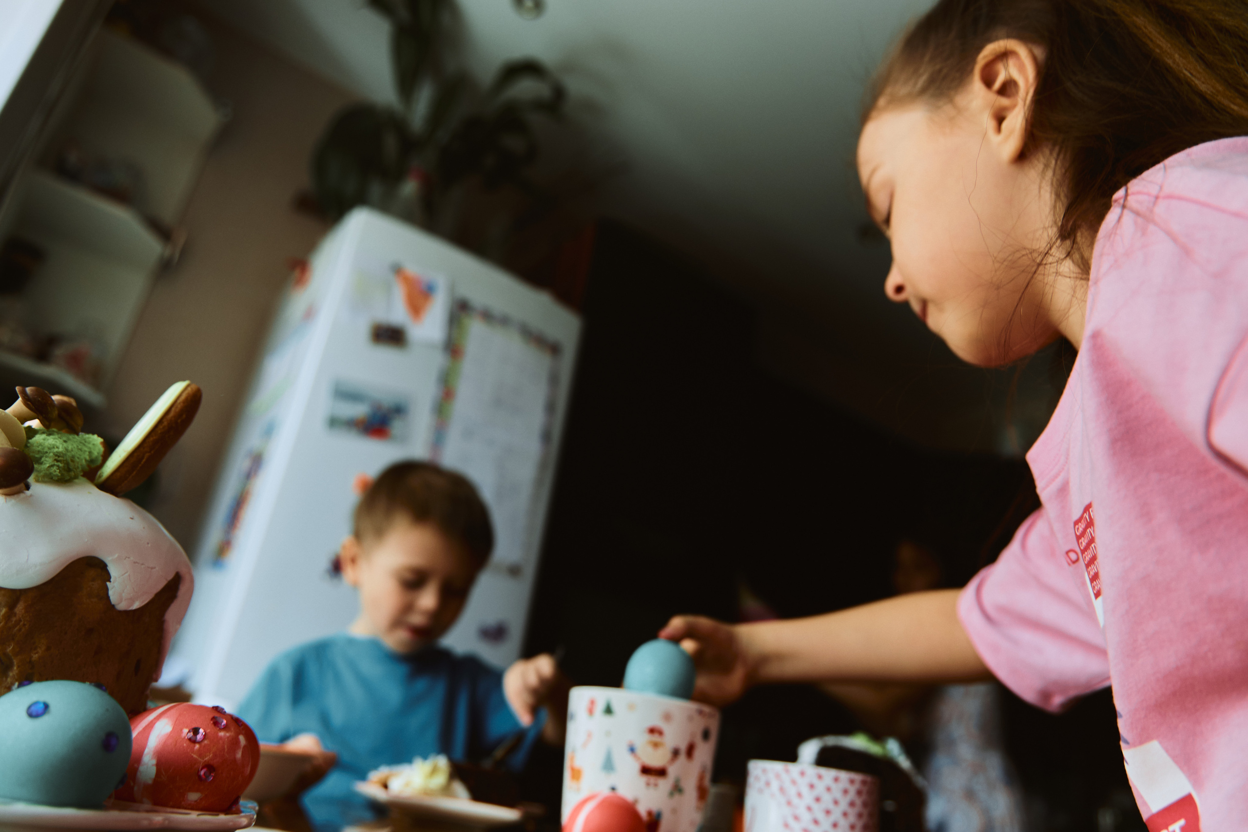 Пасхальные приготовления с детьми. Фотограф Жанна Лефлер
