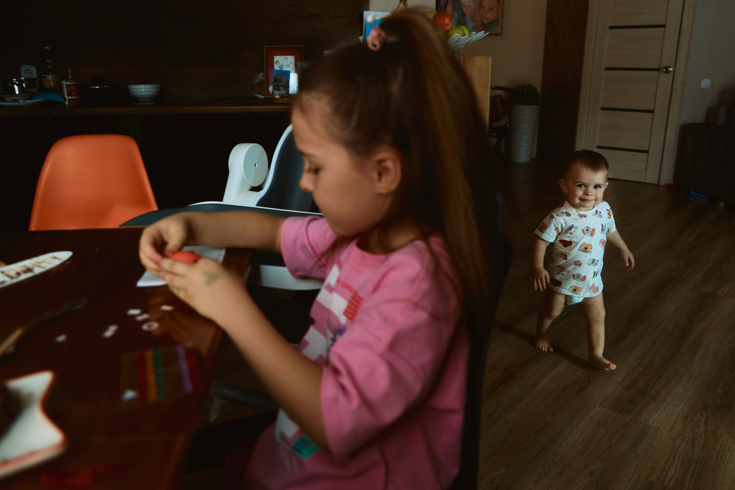 Пасхальные приготовления с детьми. Фотограф Жанна Лефлер