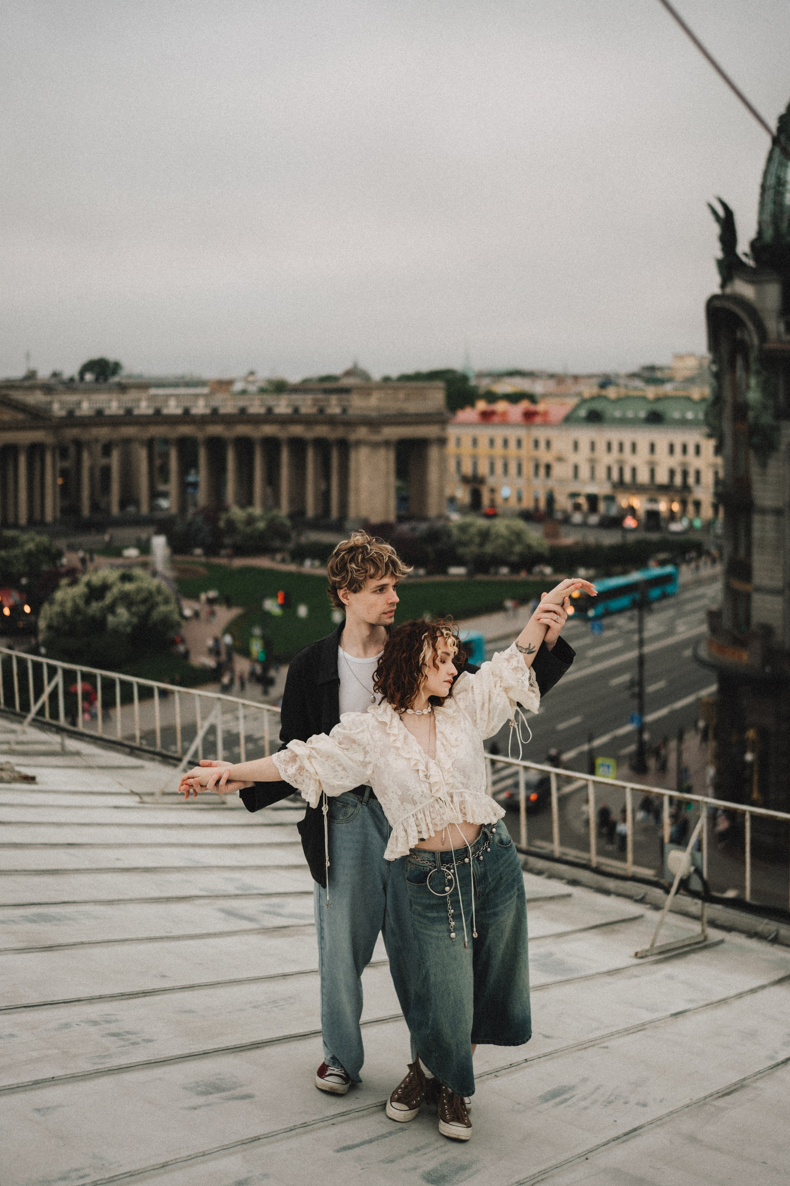 Фотосессия на крыше. парная съемка на крыше. Фотосессия лавстори СПб. Федосова Елизавета - свадебный фотограф СПб. 