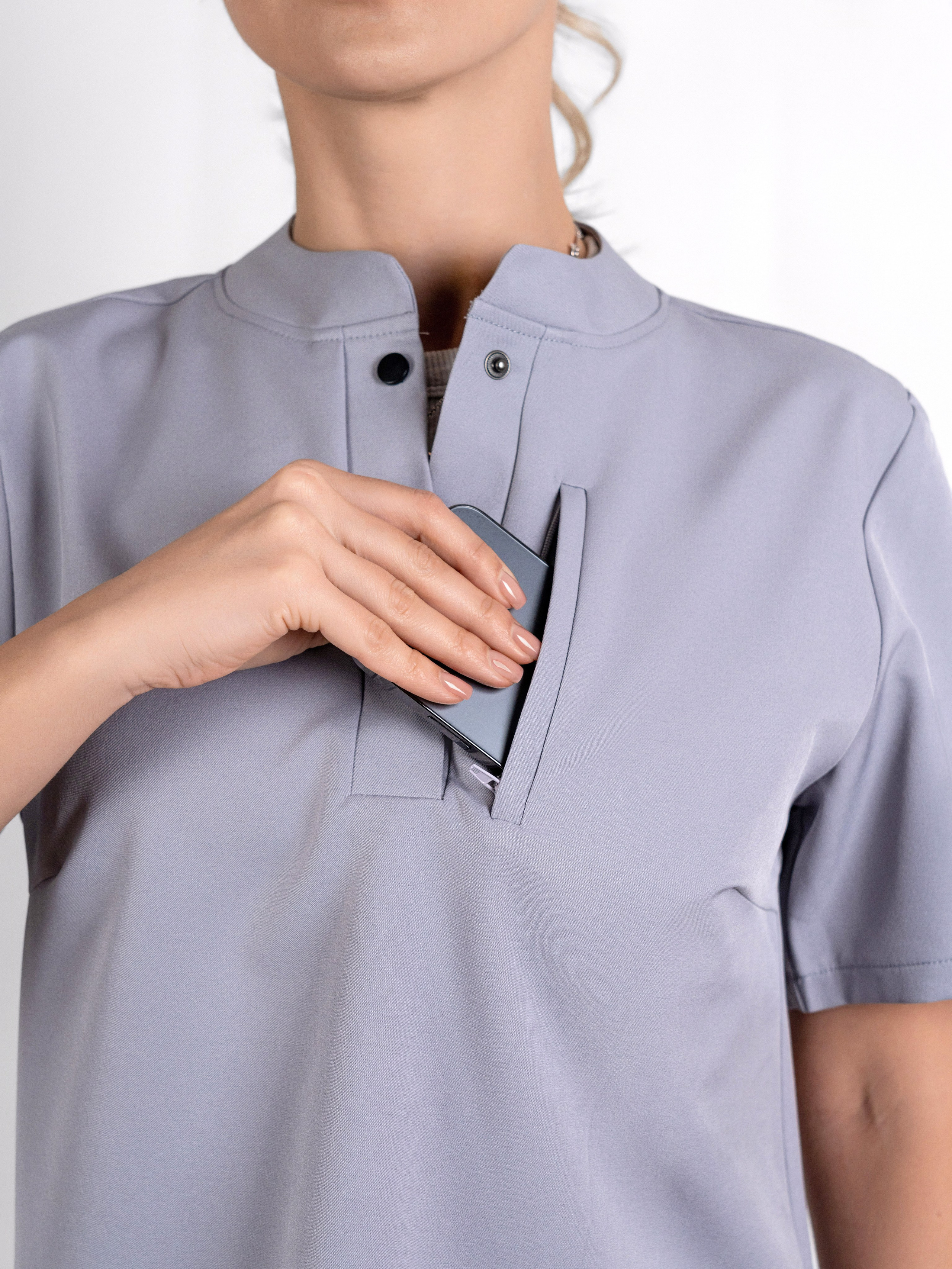 Медицинский халат, съемка для маркетплейсов, модельная съемка. Олейник Денис — предметный фотограф, фотограф для маркетплейсов в Казани