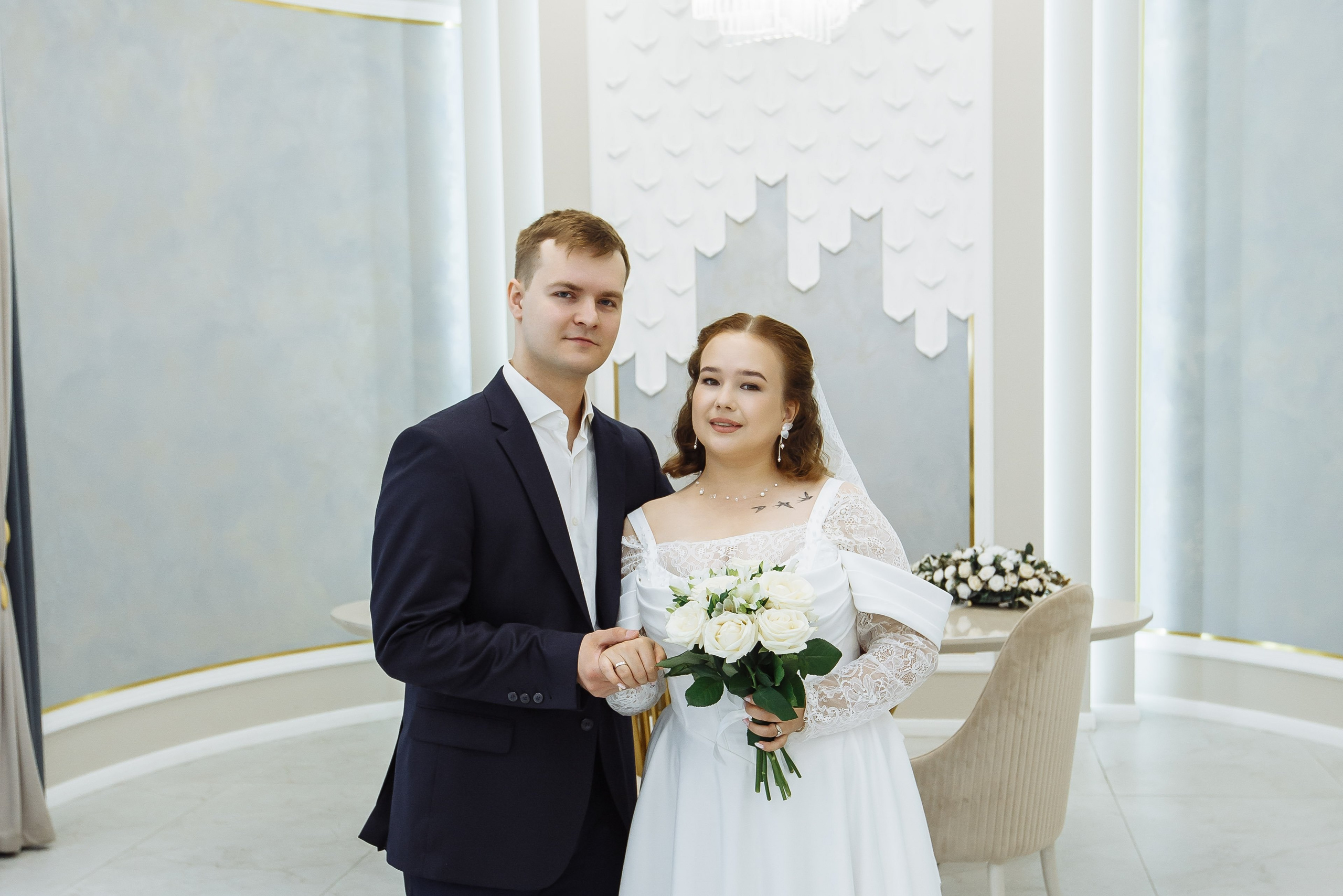 Свадебное фото - молодожёны перед регистрацией брака в Дворце бракосочетания №3