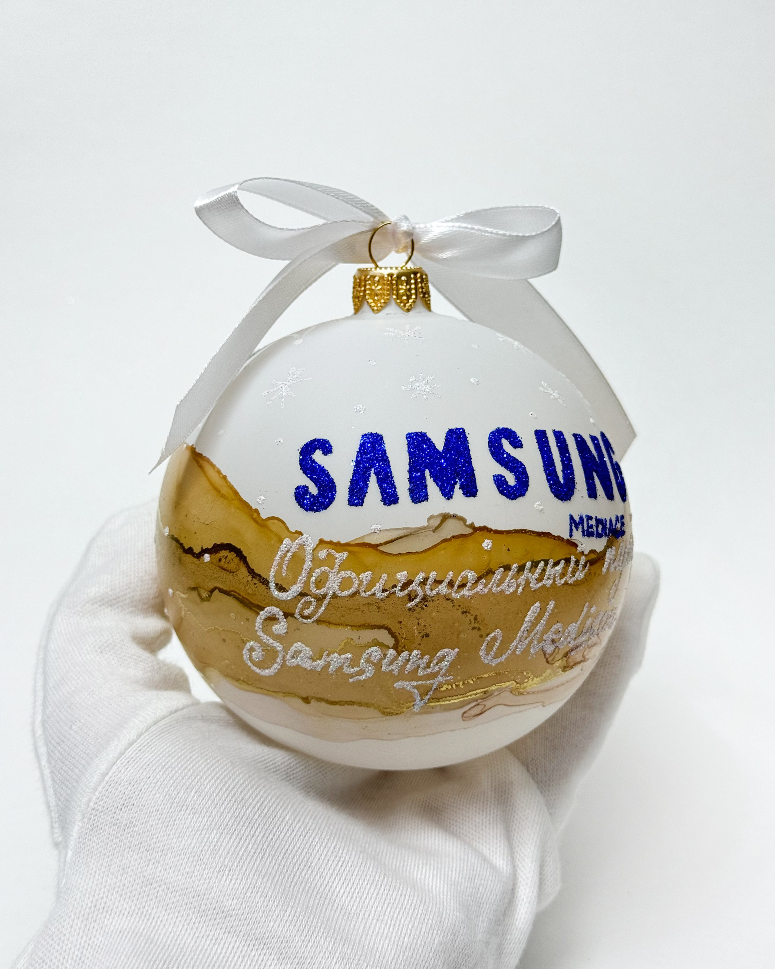 ArtSHARm- наше портфолио по ёлочным шарам с ручной росписью. Художественная ручная роспись елочных шаров, корпоративные подарки и восковые аромасвечи