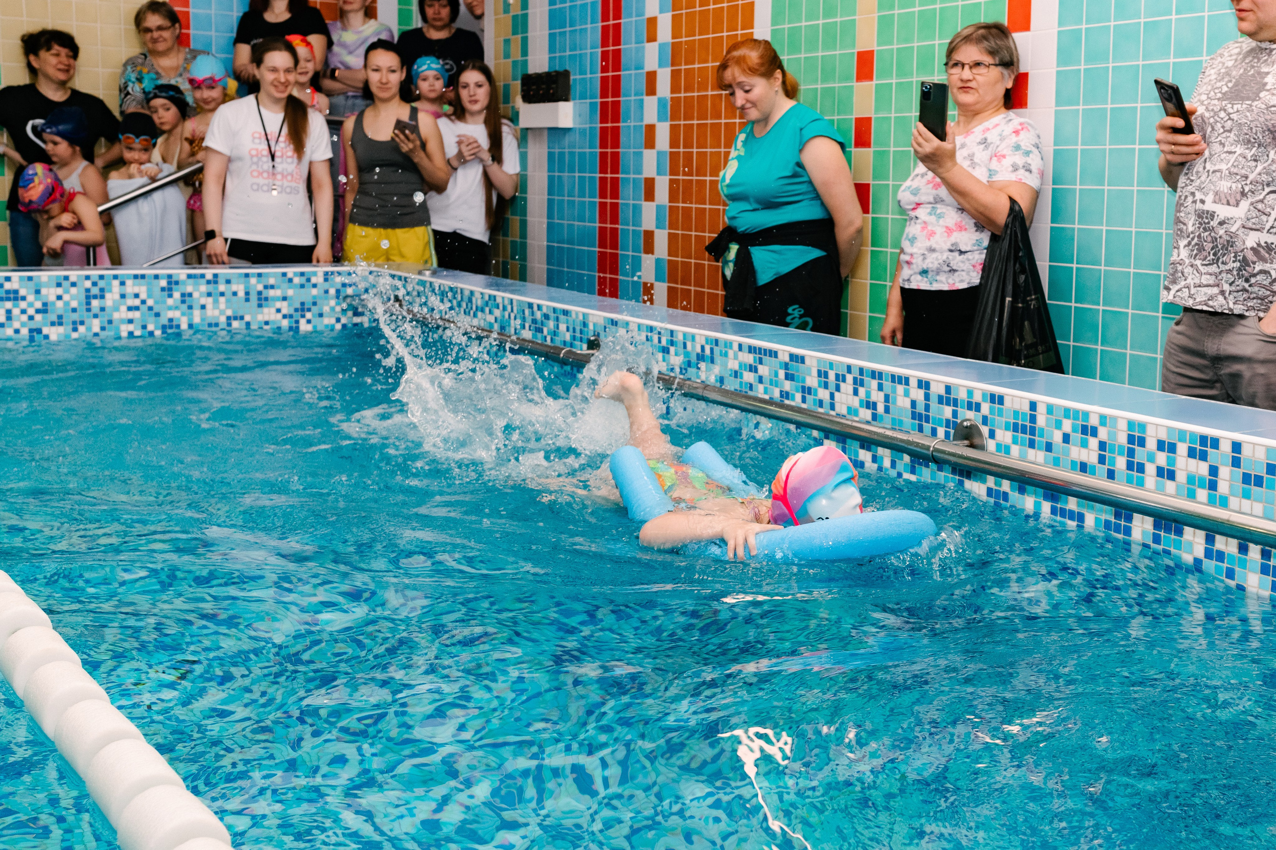 Репортажная съёмка. Дельфиньи игры. Бодибум Пермь. Фотограф Пермь. Свадьбы. Семья и дети, школа, д. сад. Фотокниги