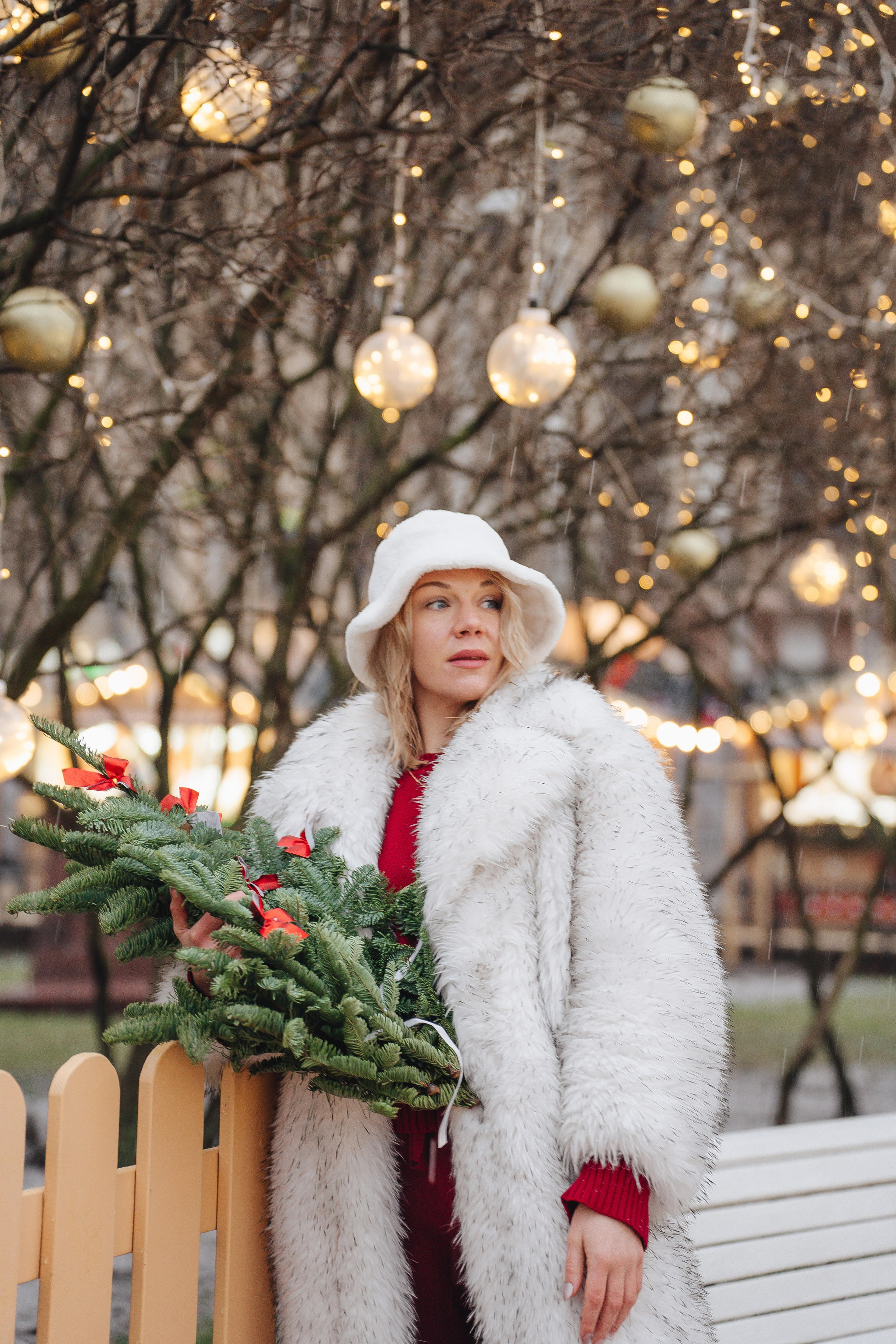 ПРОГУЛКА НА МАНЕЖНОЙ ПЛОЩАДИ ДЛЯ ДЕВУШКИ ПЕРЕД НОВЫМ ГОДОМ (НОВОГОДНЯЯ ФОТОСЕССИИЯ НА МАНЕЖНОЙ ПЛОЩАДИ). Профессиональный фотограф, Санкт-Петербург — Виктория Богомолова